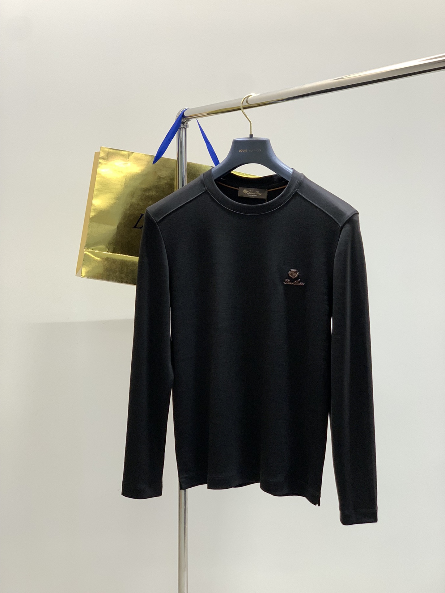 ，lP🆕(Loro Piana )，2025早秋最新品，专柜同步有售，原单狠货，时尚休闲圆领长袖T恤，采