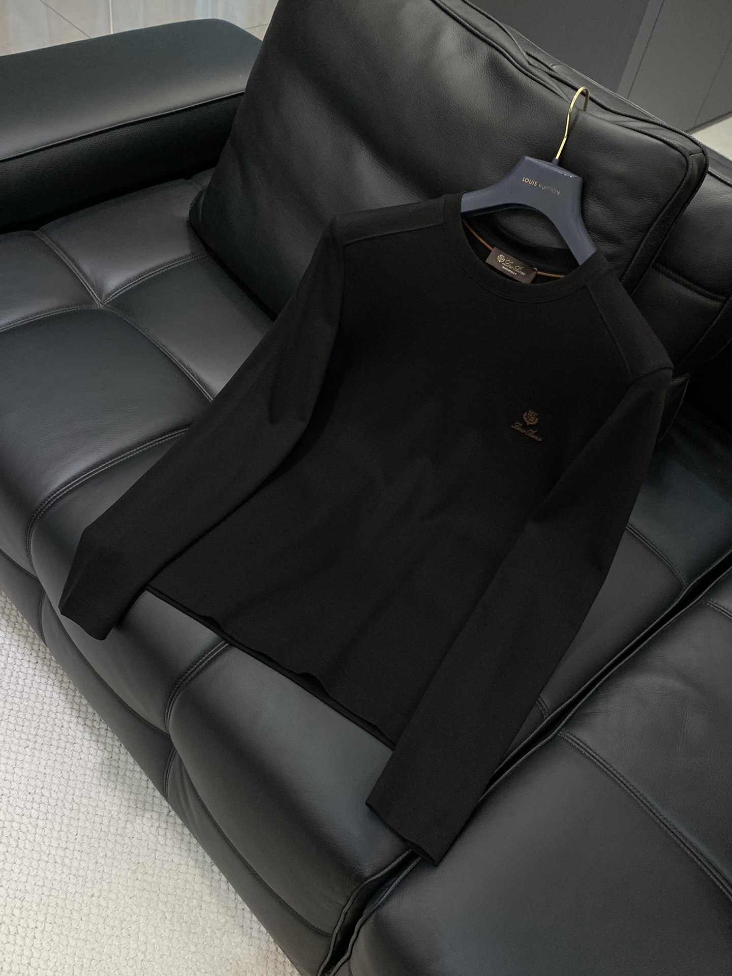 ，lP🆕(Loro Piana )，2025早秋最新品，专柜同步有售，原单狠货，时尚休闲圆领长袖T恤，采