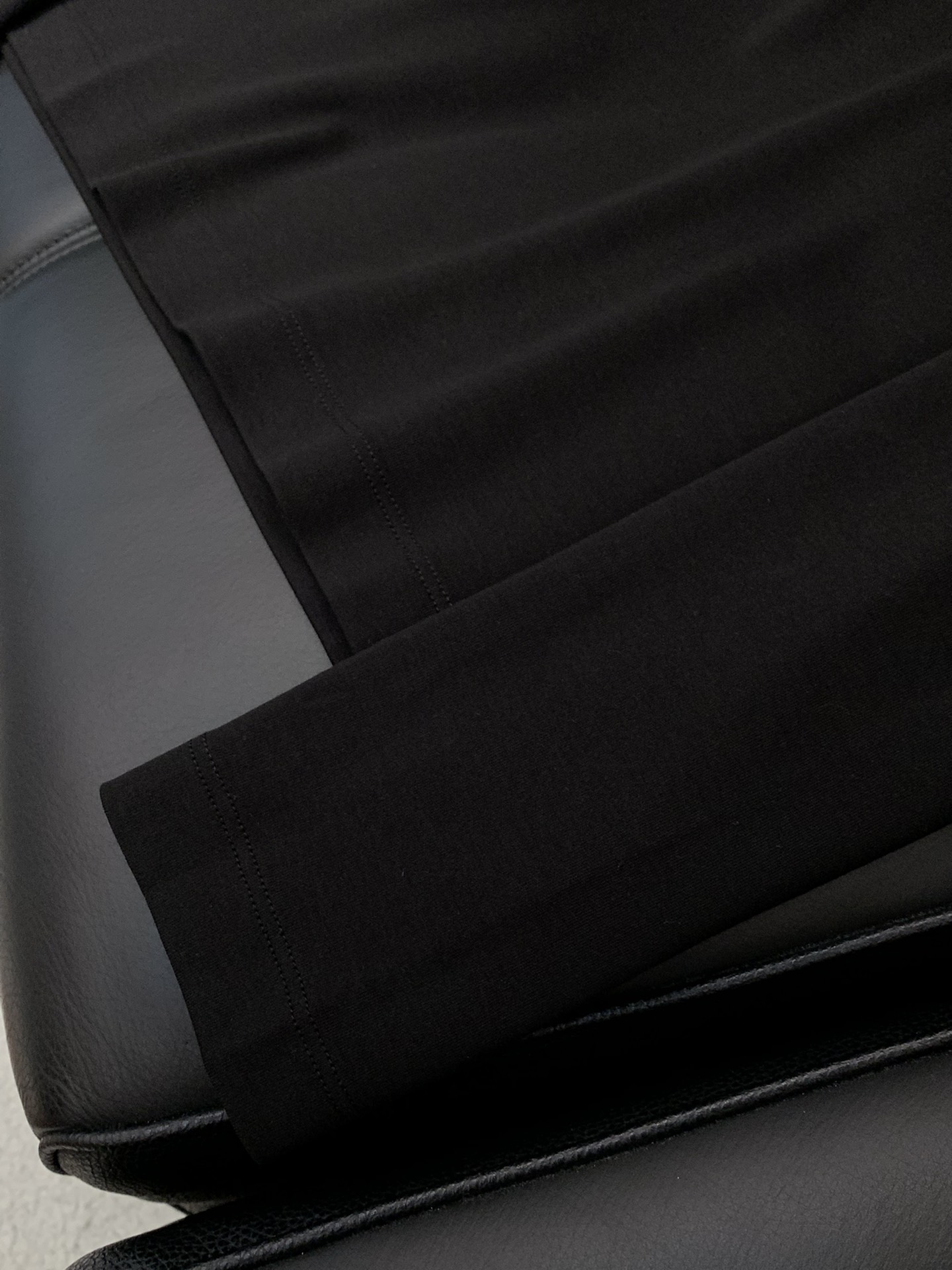 ，lP🆕(Loro Piana )，2025早秋最新品，专柜同步有售，原单狠货，时尚休闲圆领长袖T恤，采