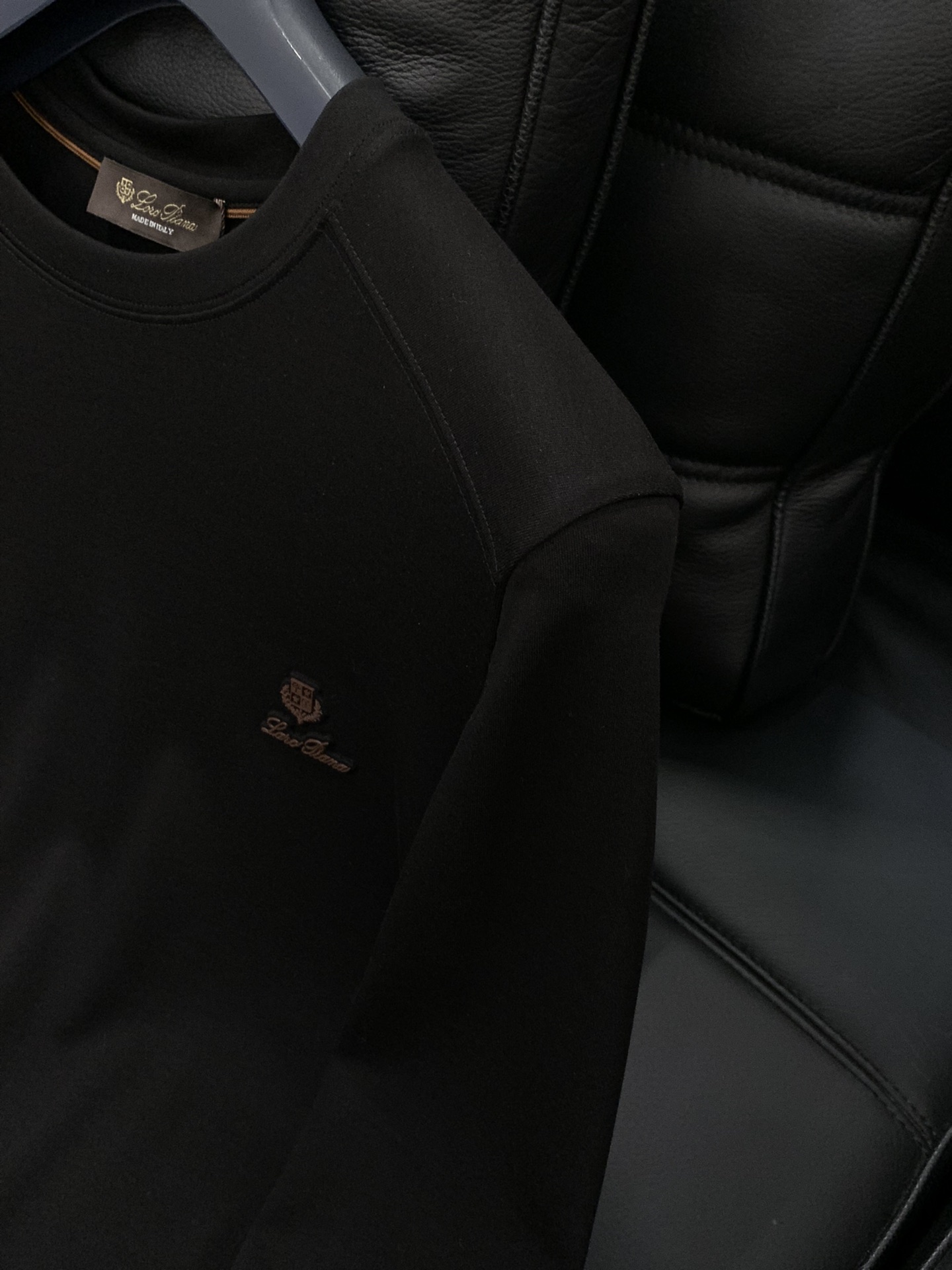 ，lP🆕(Loro Piana )，2025早秋最新品，专柜同步有售，原单狠货，时尚休闲圆领长袖T恤，采