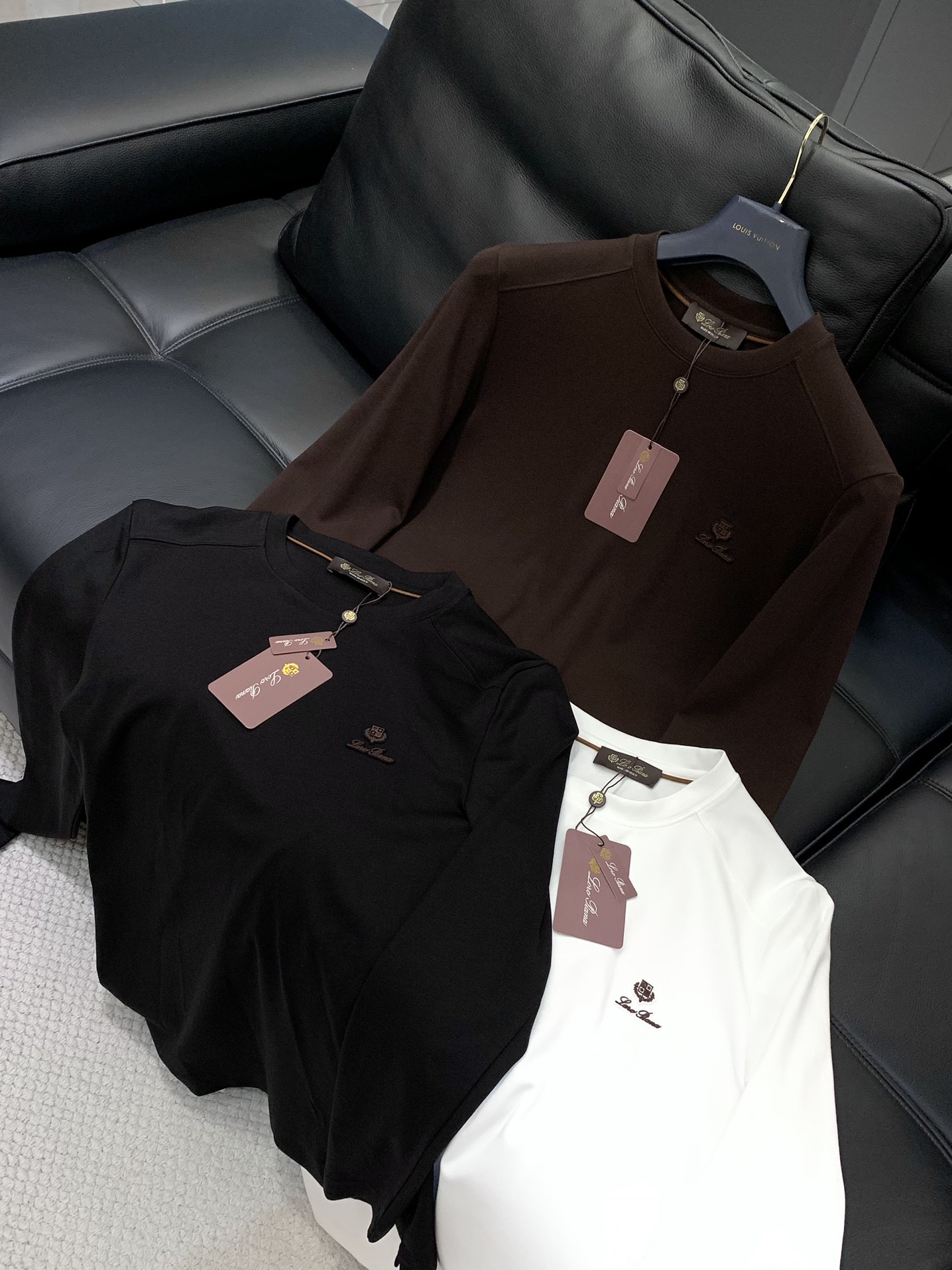 ，lP🆕(Loro Piana )，2025早秋最新品，专柜同步有售，原单狠货，时尚休闲圆领长袖T恤，采