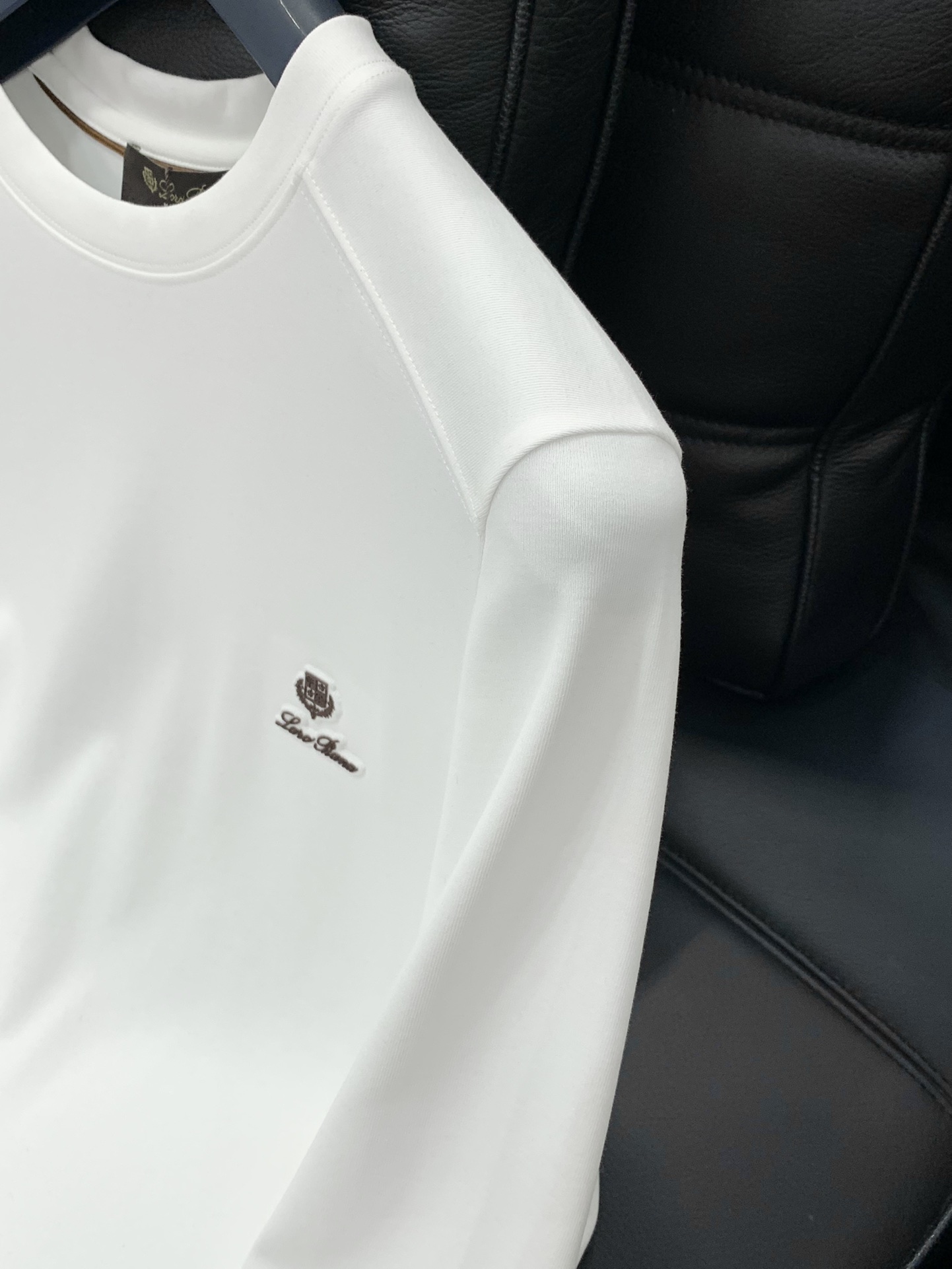 ，lP🆕(Loro Piana )，2025早秋最新品，专柜同步有售，原单狠货，时尚休闲圆领长袖T恤，采