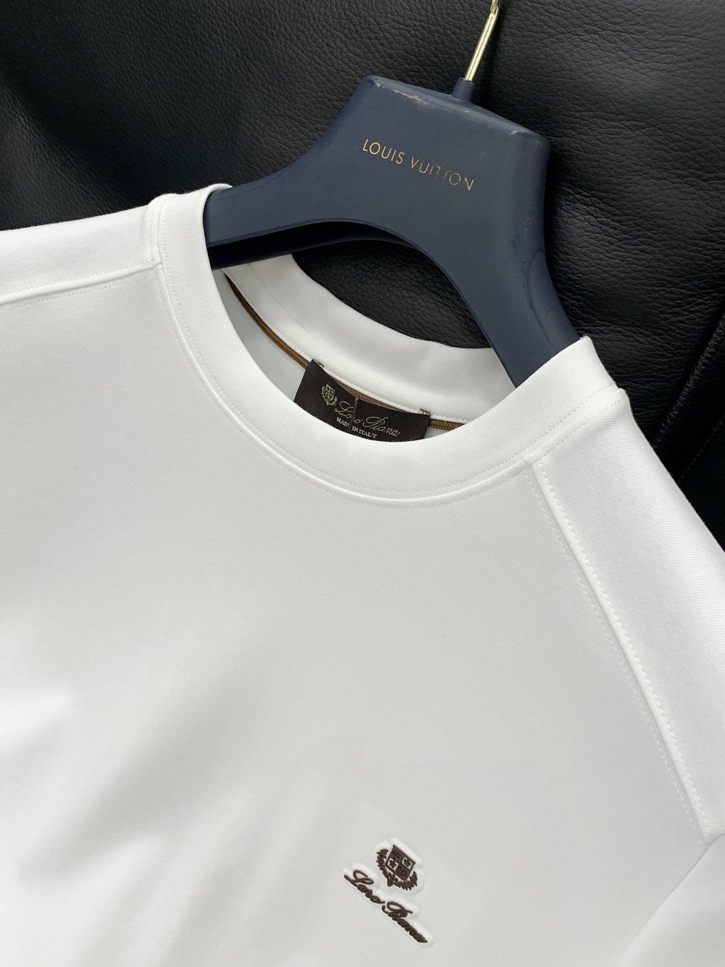 ，lP🆕(Loro Piana )，2025早秋最新品，专柜同步有售，原单狠货，时尚休闲圆领长袖T恤，采