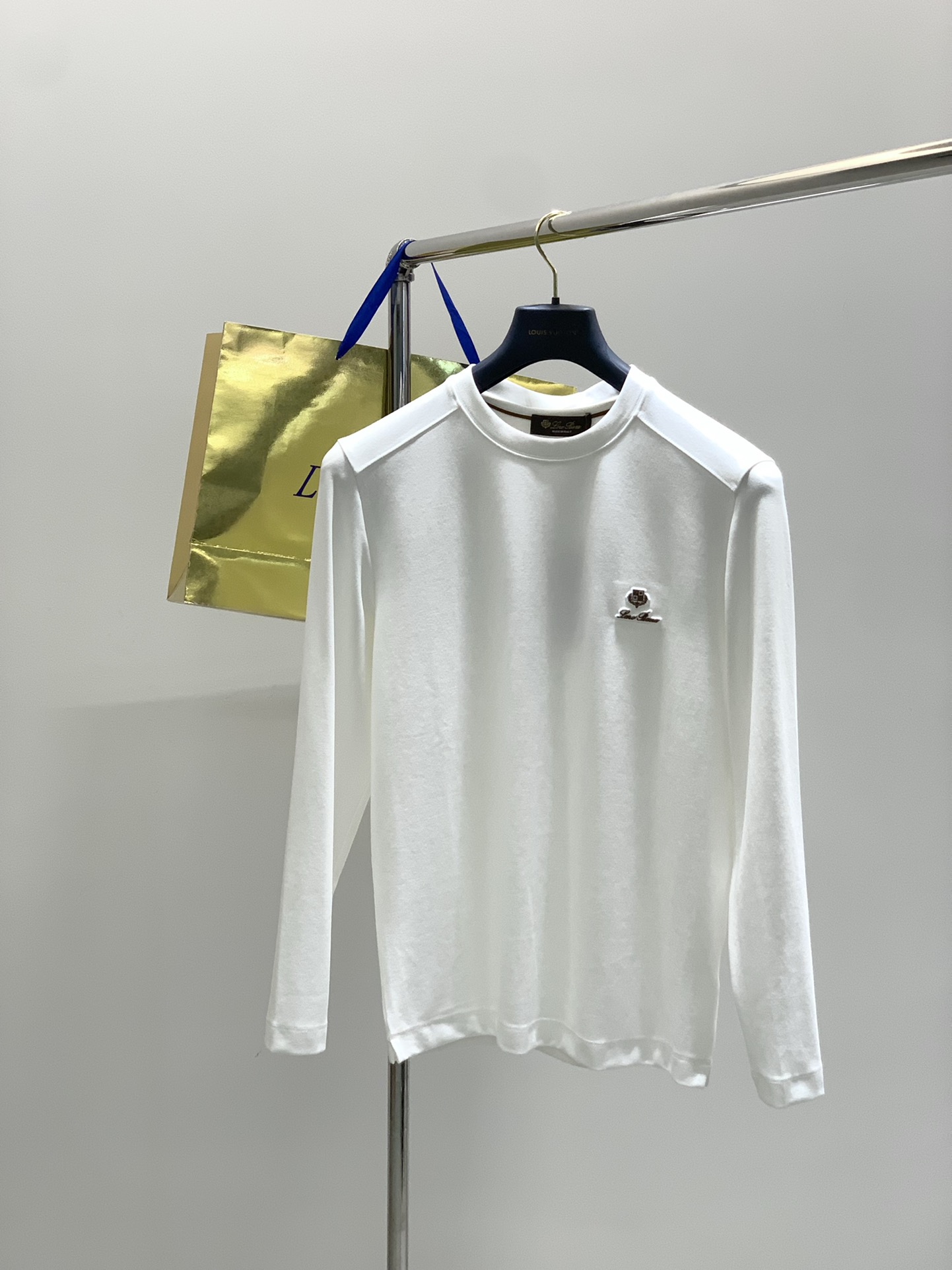 ，lP🆕(Loro Piana )，2025早秋最新品，专柜同步有售，原单狠货，时尚休闲圆领长袖T恤，采