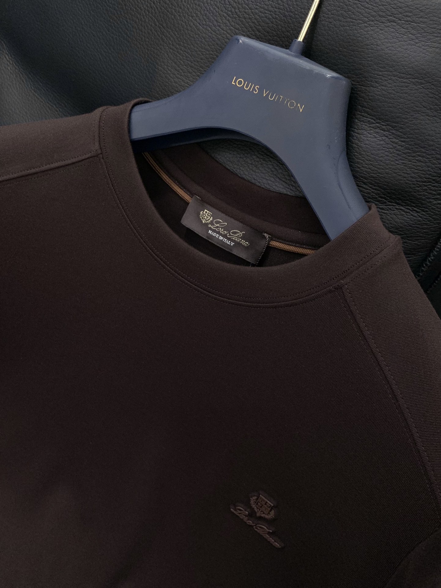 ，lP🆕(Loro Piana )，2025早秋最新品，专柜同步有售，原单狠货，时尚休闲圆领长袖T恤，采