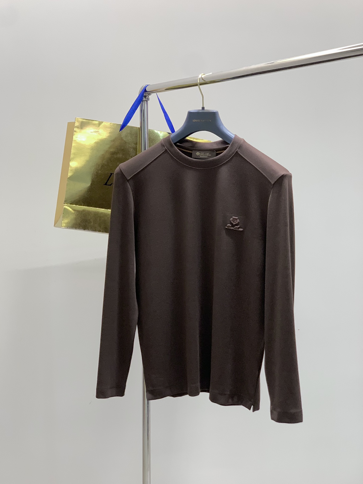 ，lP🆕(Loro Piana )，2025早秋最新品，专柜同步有售，原单狠货，时尚休闲圆领长袖T恤，采