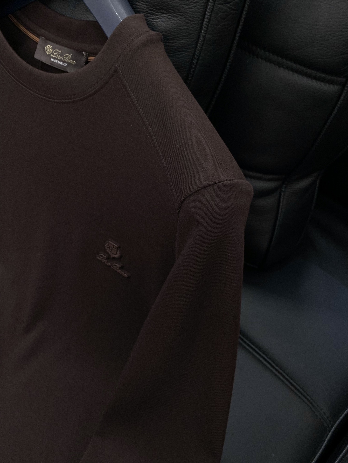 ，lP🆕(Loro Piana )，2025早秋最新品，专柜同步有售，原单狠货，时尚休闲圆领长袖T恤，采