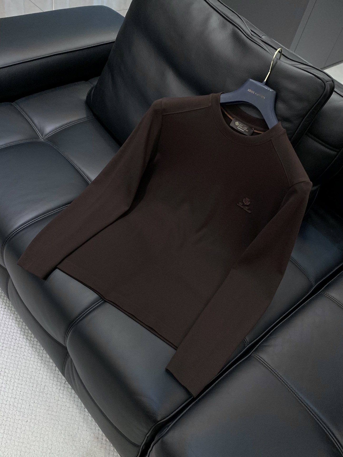 ，lP🆕(Loro Piana )，2025早秋最新品，专柜同步有售，原单狠货，时尚休闲圆领长袖T恤，采