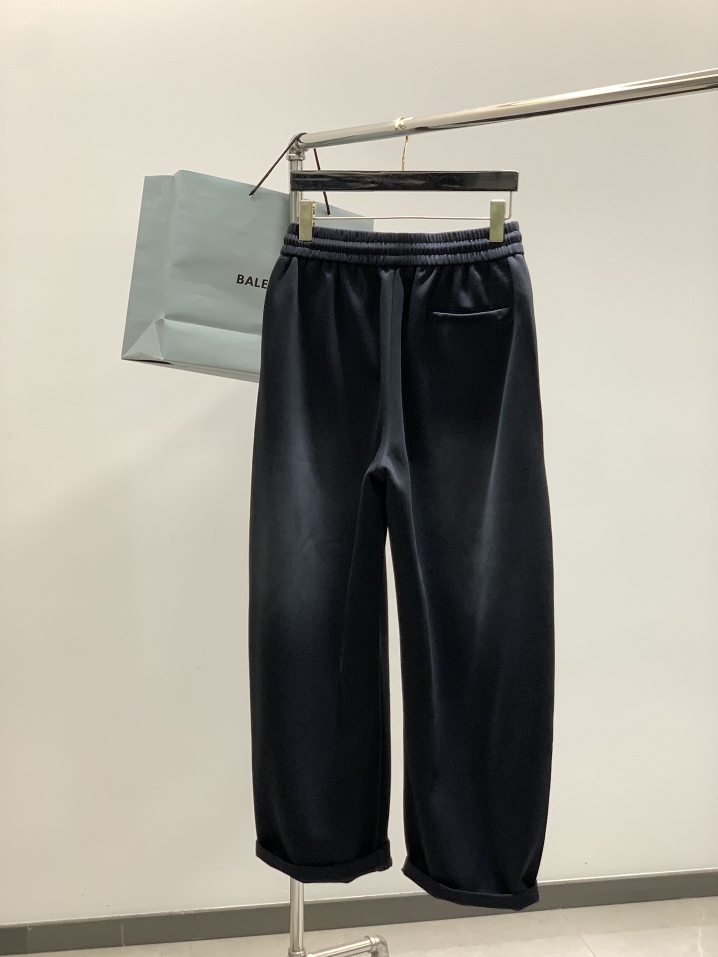 ，Balenciaga 巴黎世家，2025秋季最新品，专柜同步有售，原单狠货，时尚休闲裤，进口原版水洗弹