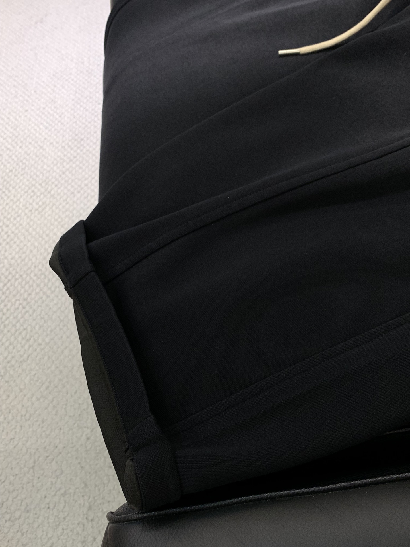 ，Balenciaga 巴黎世家，2025秋季最新品，专柜同步有售，原单狠货，时尚休闲裤，进口原版水洗弹