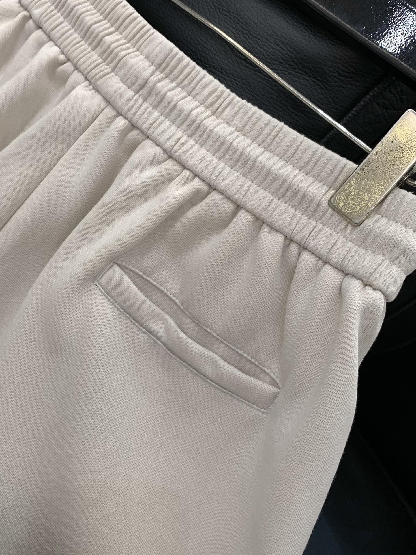 ，Balenciaga 巴黎世家，2025秋季最新品，专柜同步有售，原单狠货，时尚休闲裤，进口原版水洗弹