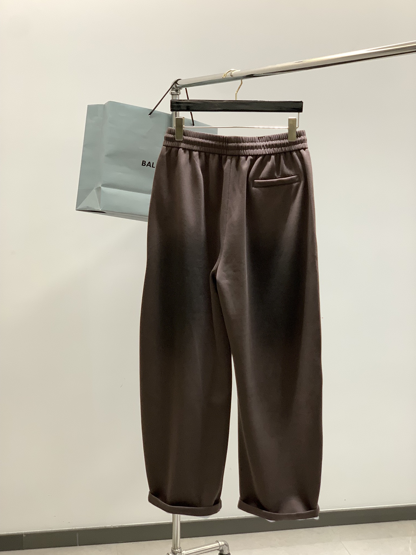 ，Balenciaga 巴黎世家，2025秋季最新品，专柜同步有售，原单狠货，时尚休闲裤，进口原版水洗弹