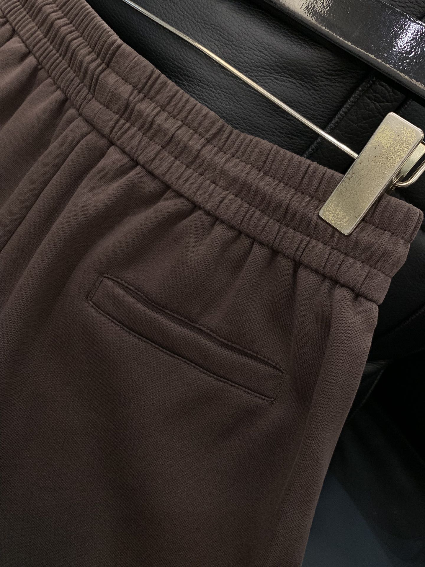 ，Balenciaga 巴黎世家，2025秋季最新品，专柜同步有售，原单狠货，时尚休闲裤，进口原版水洗弹