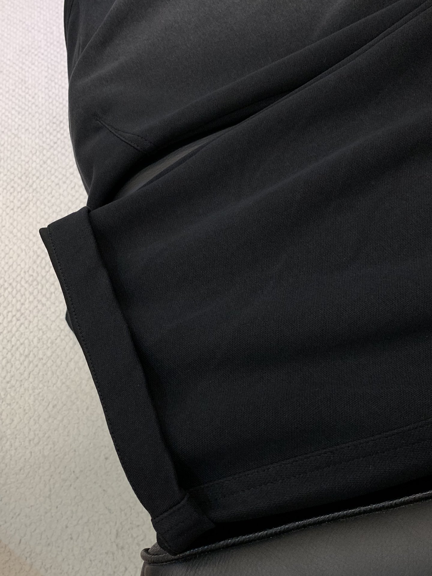 ，LouisVuitton 路易威登，2025秋季最新款，专柜同步有售，原单狠货，时尚休闲裤，上身很有特