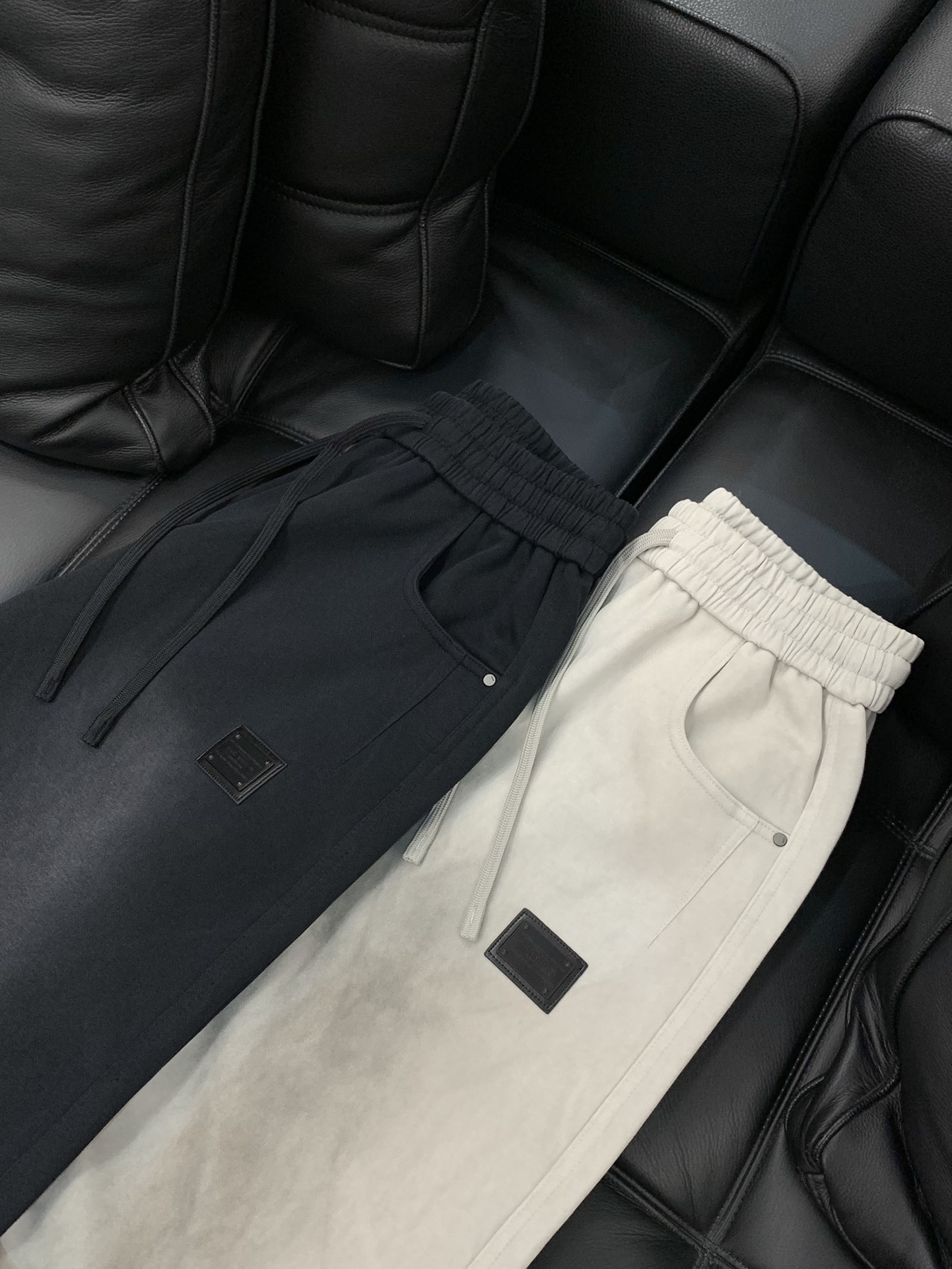 ，LouisVuitton 路易威登，2025秋季最新款，专柜同步有售，原单狠货，时尚休闲裤，上身很有特