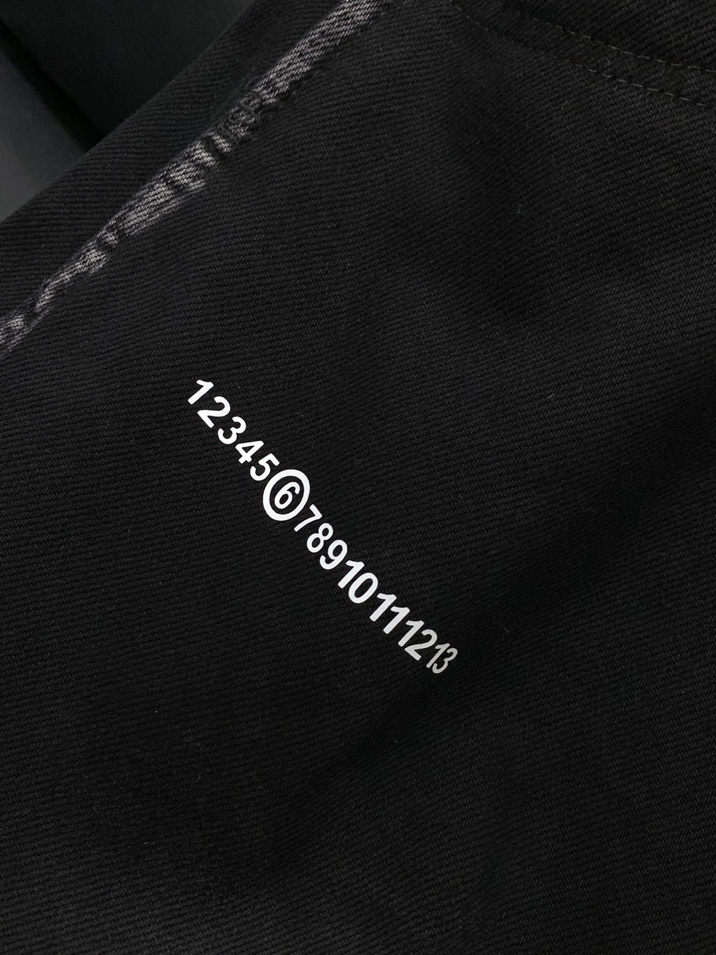 ，Maison Margiela马吉拉，2025秋季最新品，时尚休闲牛仔裤，专柜同步有售，原单狠货，采用