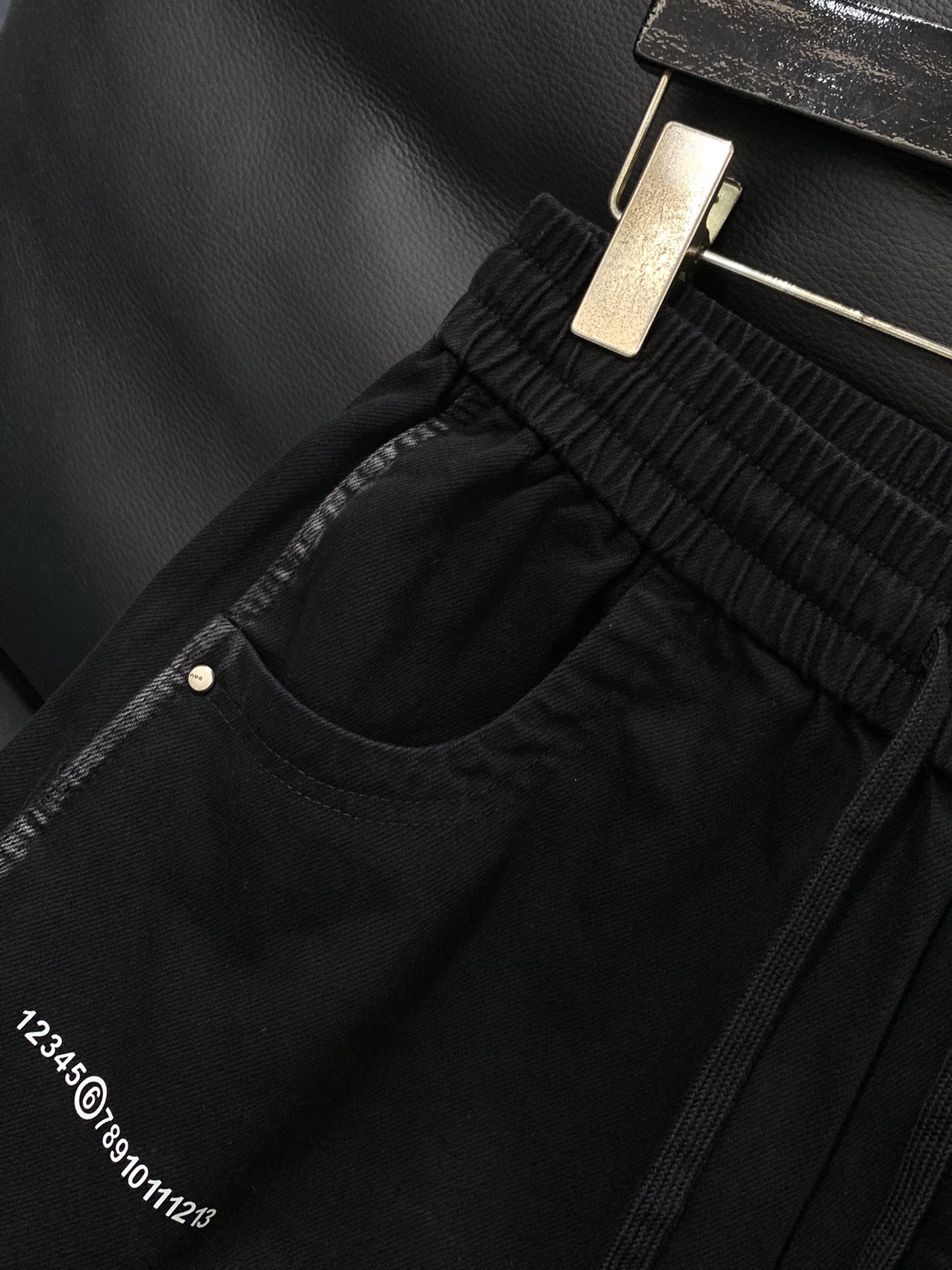 ，Maison Margiela马吉拉，2025秋季最新品，时尚休闲牛仔裤，专柜同步有售，原单狠货，采用