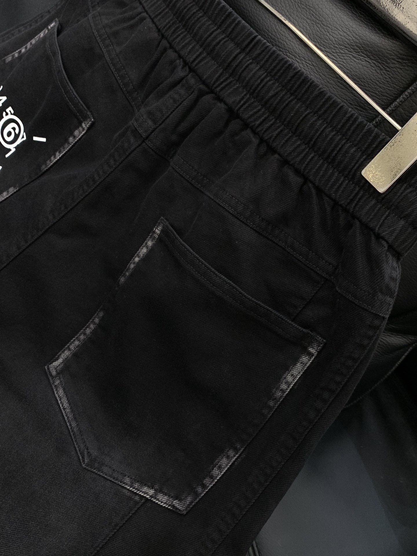 ，Maison Margiela马吉拉，2025秋季最新品，时尚休闲牛仔裤，专柜同步有售，原单狠货，采用