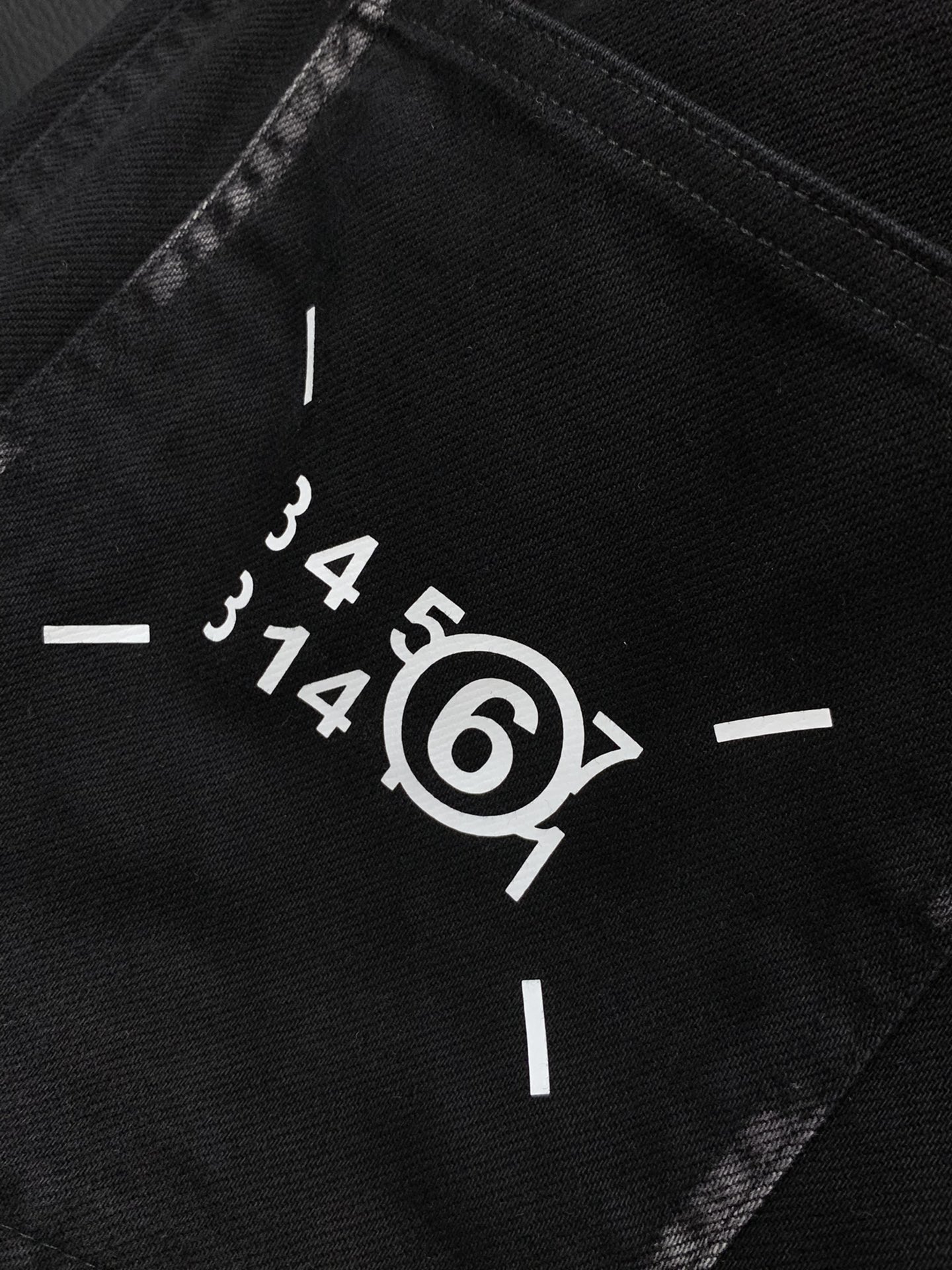 ，Maison Margiela马吉拉，2025秋季最新品，时尚休闲牛仔裤，专柜同步有售，原单狠货，采用