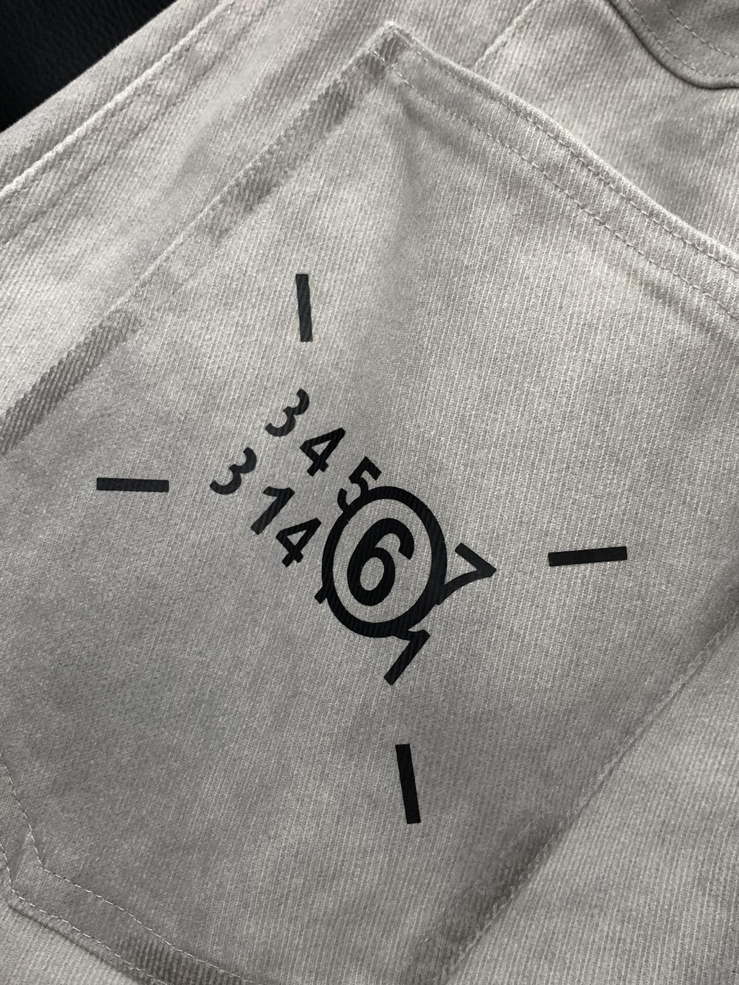 ，Maison Margiela马吉拉，2025秋季最新品，时尚休闲牛仔裤，专柜同步有售，原单狠货，采用