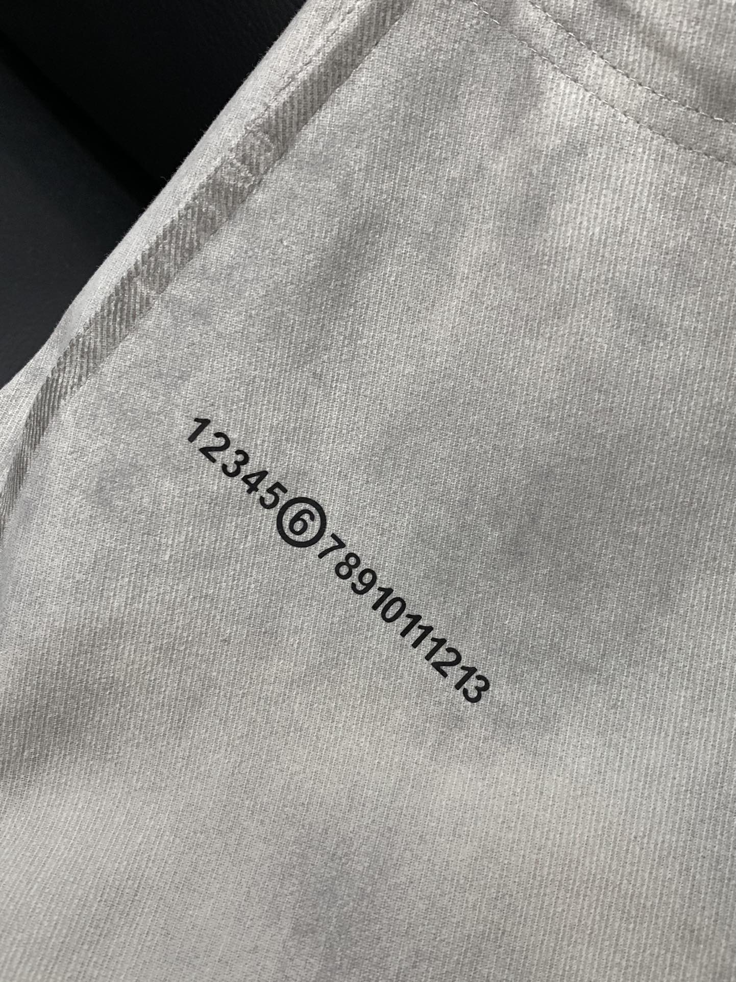 ，Maison Margiela马吉拉，2025秋季最新品，时尚休闲牛仔裤，专柜同步有售，原单狠货，采用