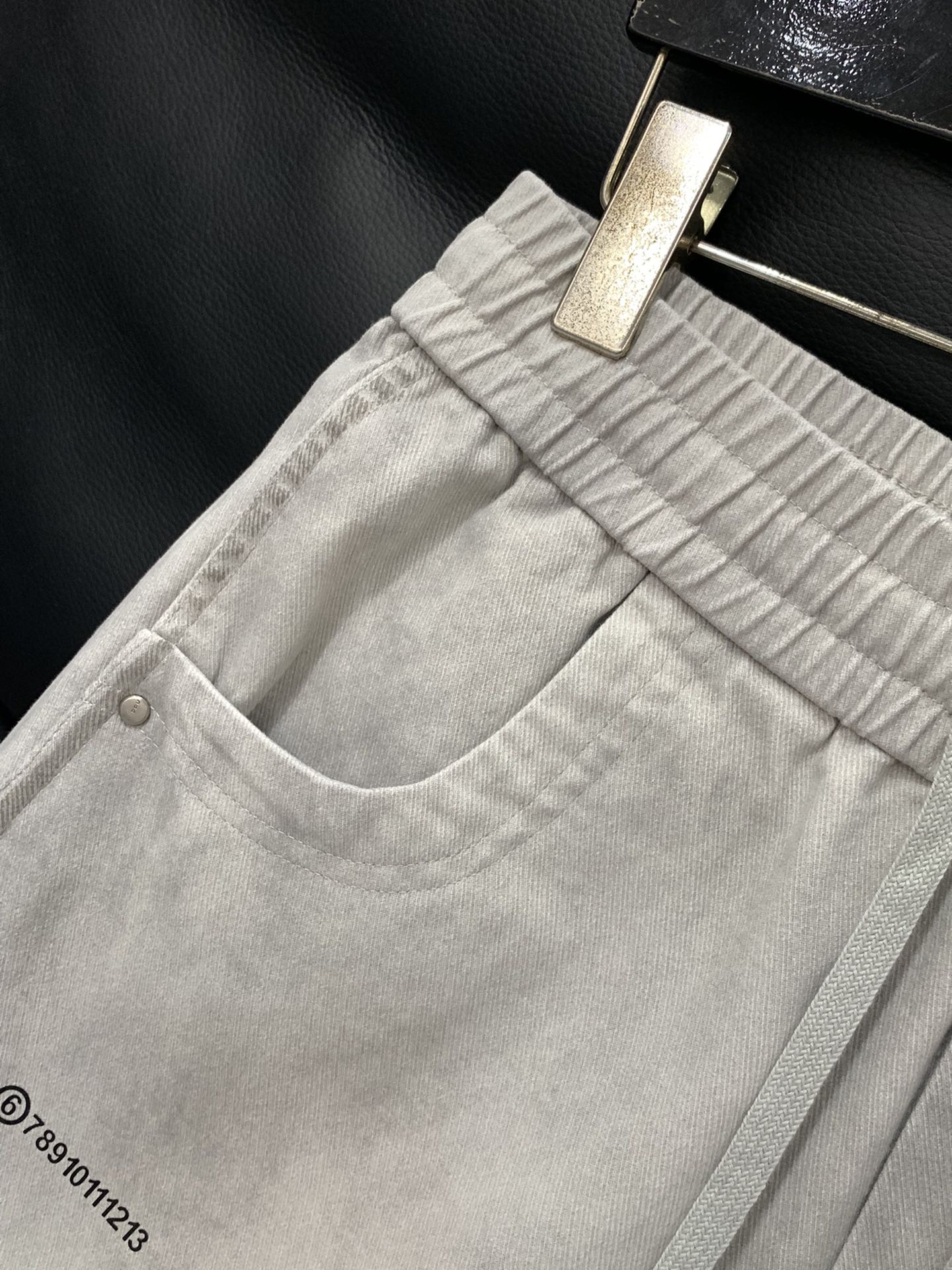 ，Maison Margiela马吉拉，2025秋季最新品，时尚休闲牛仔裤，专柜同步有售，原单狠货，采用