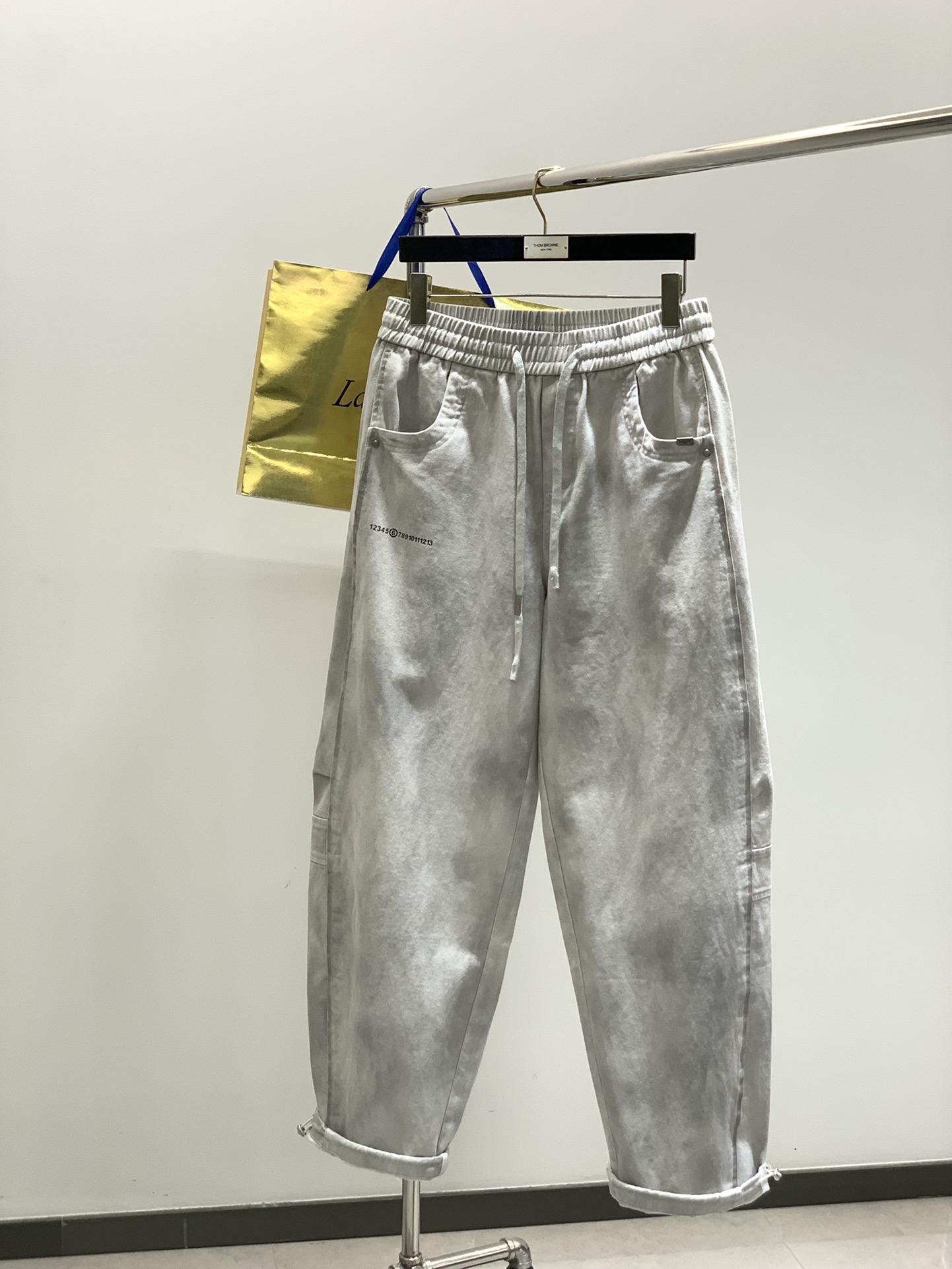 ，Maison Margiela马吉拉，2025秋季最新品，时尚休闲牛仔裤，专柜同步有售，原单狠货，采用