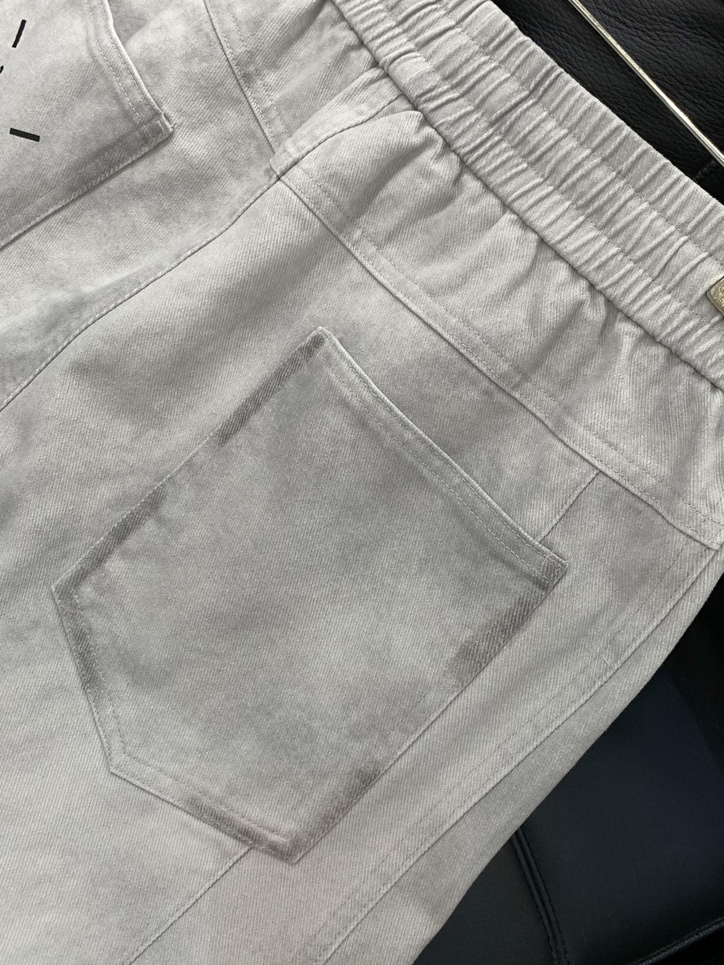 ，Maison Margiela马吉拉，2025秋季最新品，时尚休闲牛仔裤，专柜同步有售，原单狠货，采用