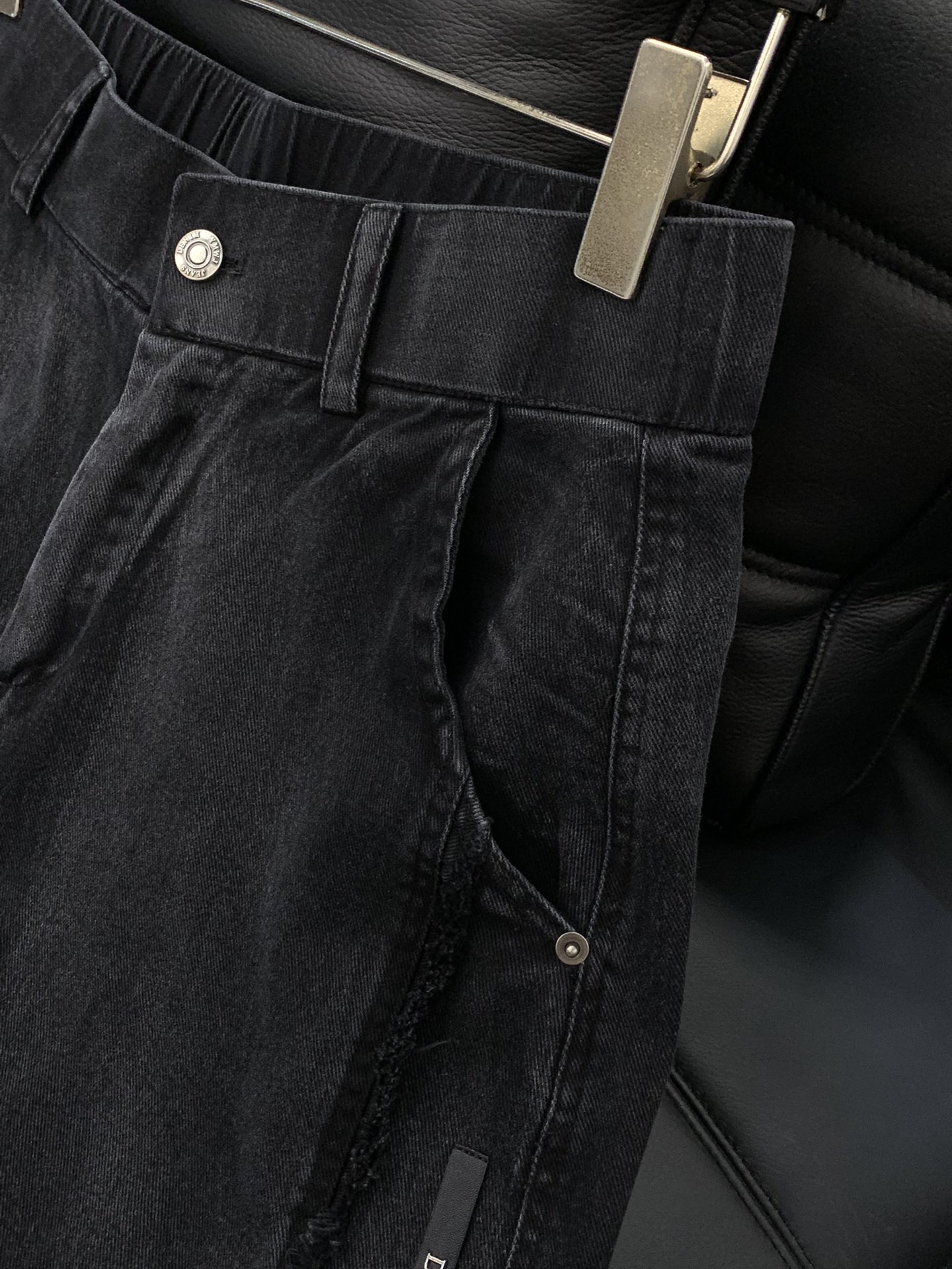 ，Dior 迪奥，2025秋季新品，官网专柜同步有售，原单狠货，时尚休闲水洗牛仔裤，超级有范儿的一款牛仔