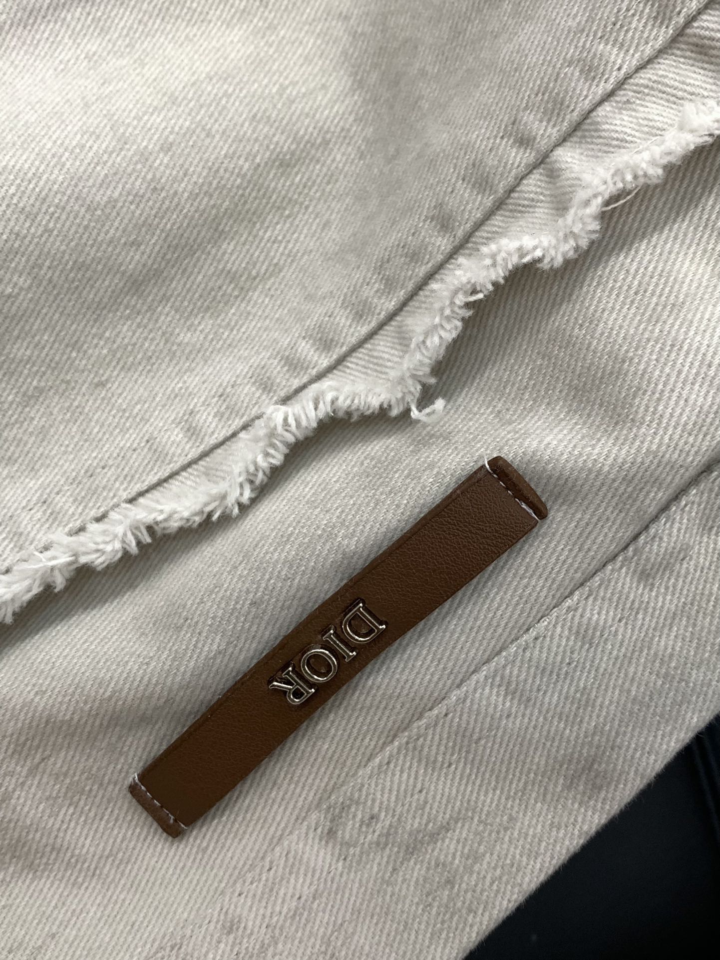 ，Dior 迪奥，2025秋季新品，官网专柜同步有售，原单狠货，时尚休闲水洗牛仔裤，超级有范儿的一款牛仔