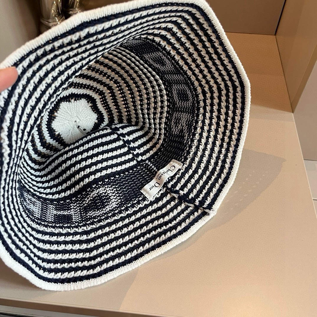 🆕
Dior迪奥新款针织渔夫帽，手抓针织帽