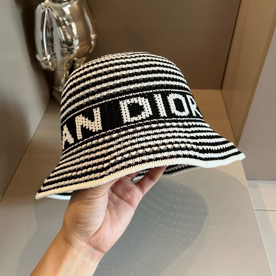 🆕
Dior迪奥新款针织渔夫帽，手抓针织帽