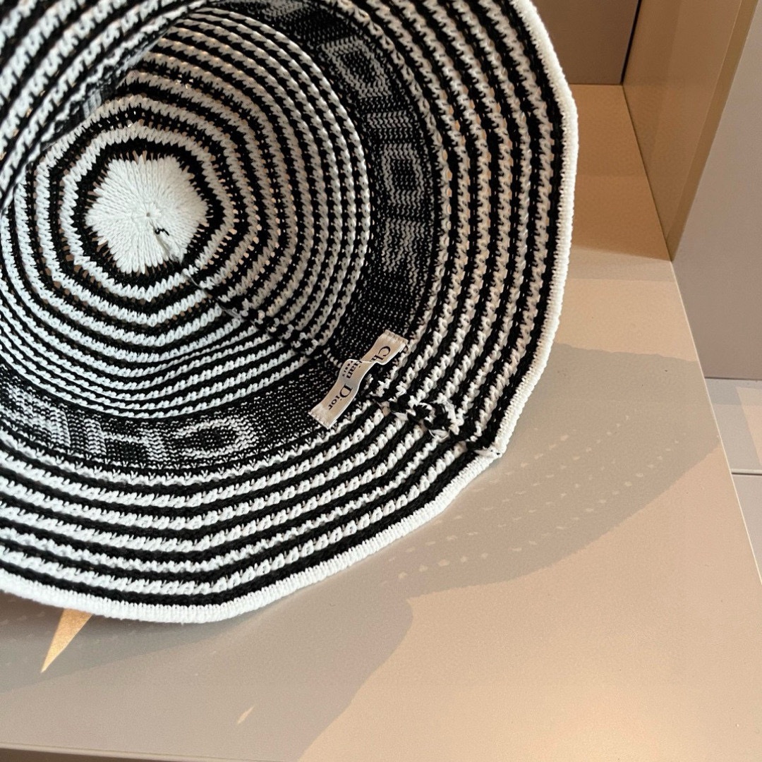 🆕
Dior迪奥新款针织渔夫帽，手抓针织帽