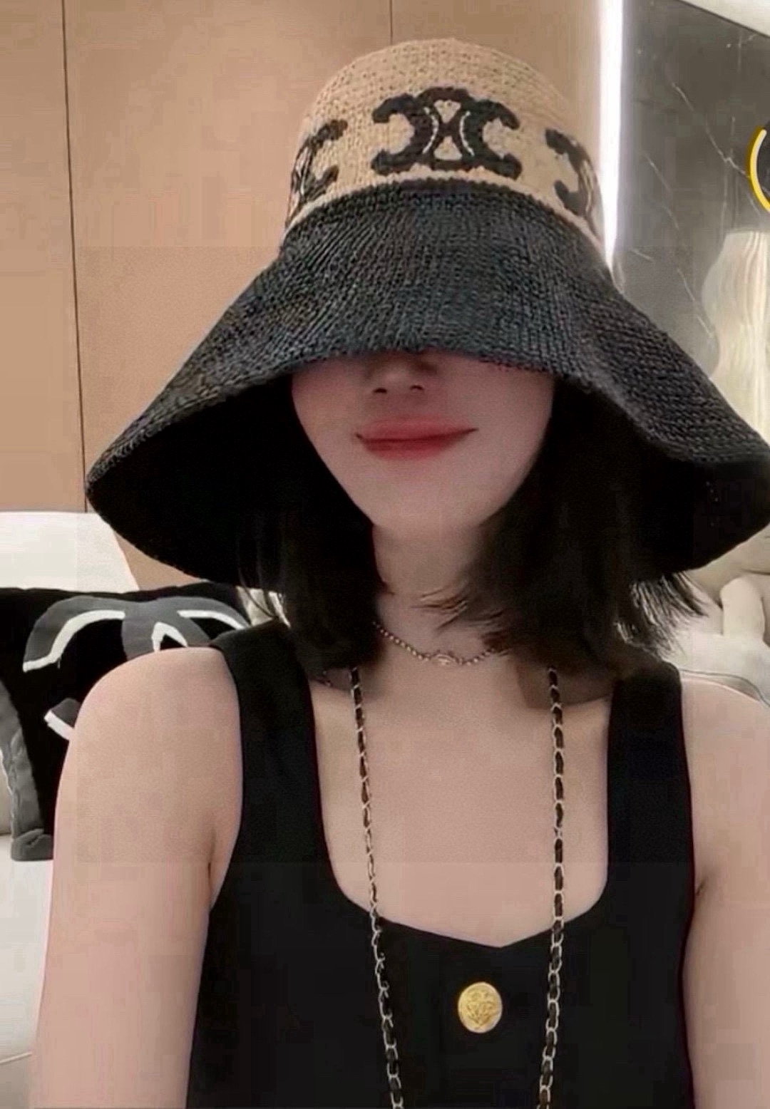 NO:363910,Celine Celline Lafite straw hat, color block fisherman hat, high-end embroidery logo, workmanship is difficult, supply is in short supply, one is less, head circumference 57cm hat, straw hat, fisherman hat, baseball hat, knit hat, hat, celine, celine, espadrilles, hatsCeline赛琳拉菲草帽,拼色渔夫帽,高级刺绣logo,做工贼难,供不应求,卖一个少一个,头围57cm帽子草帽渔夫帽棒球帽针织帽,帽子,celine,celine,espadrilles,hats,hat