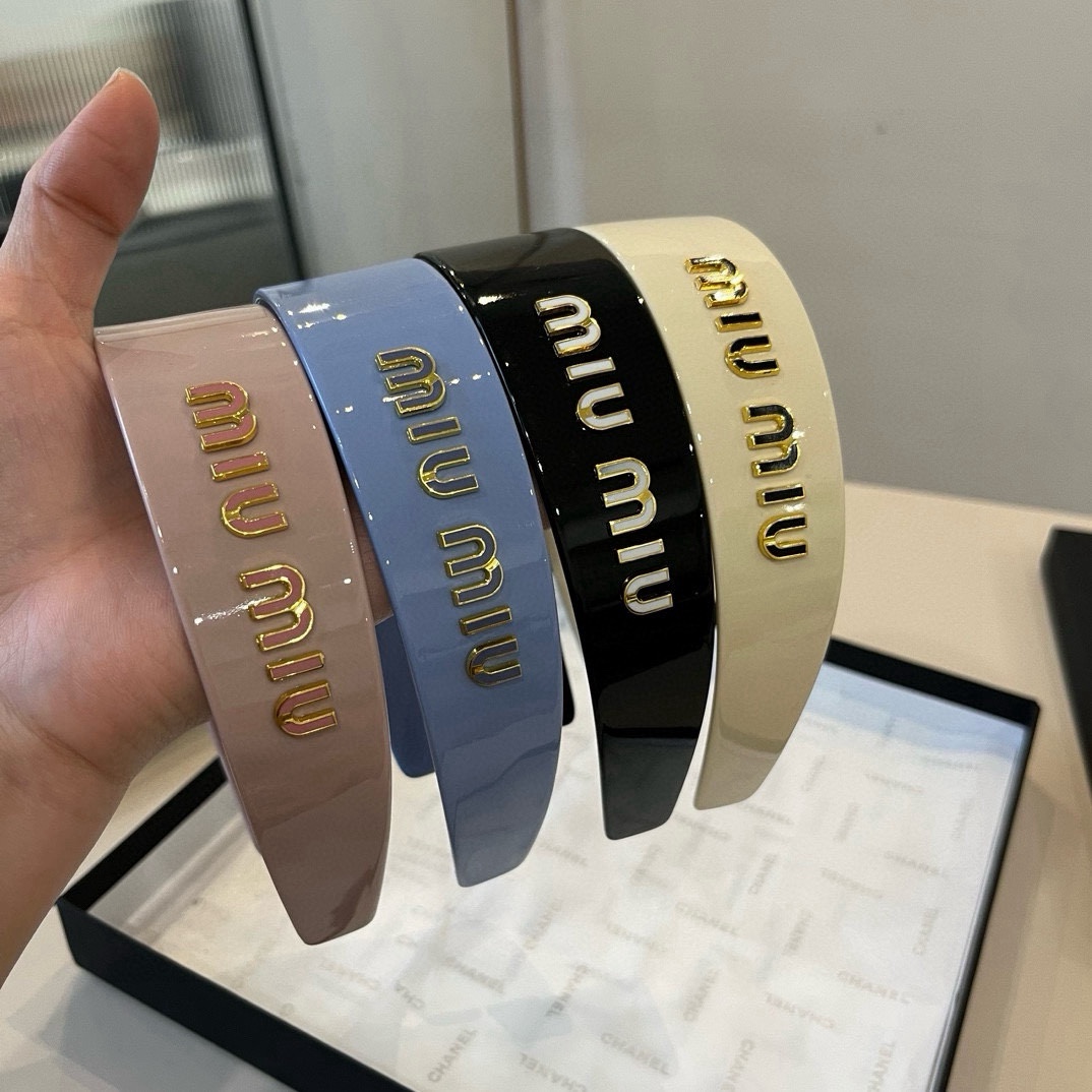 🆕

miumiu缪缪亚克力发箍