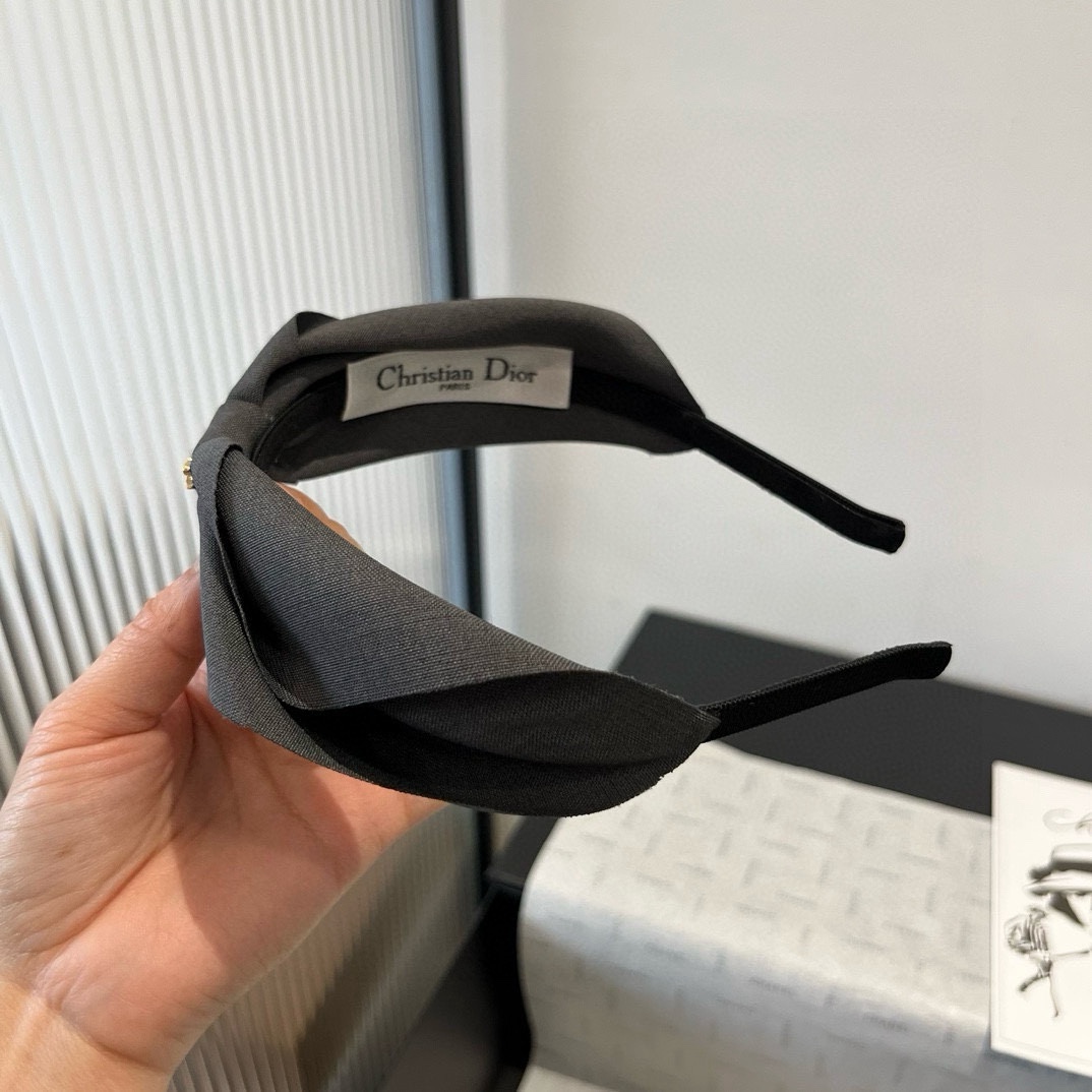 🆕

Dior迪奥新款蝴蝶结发箍