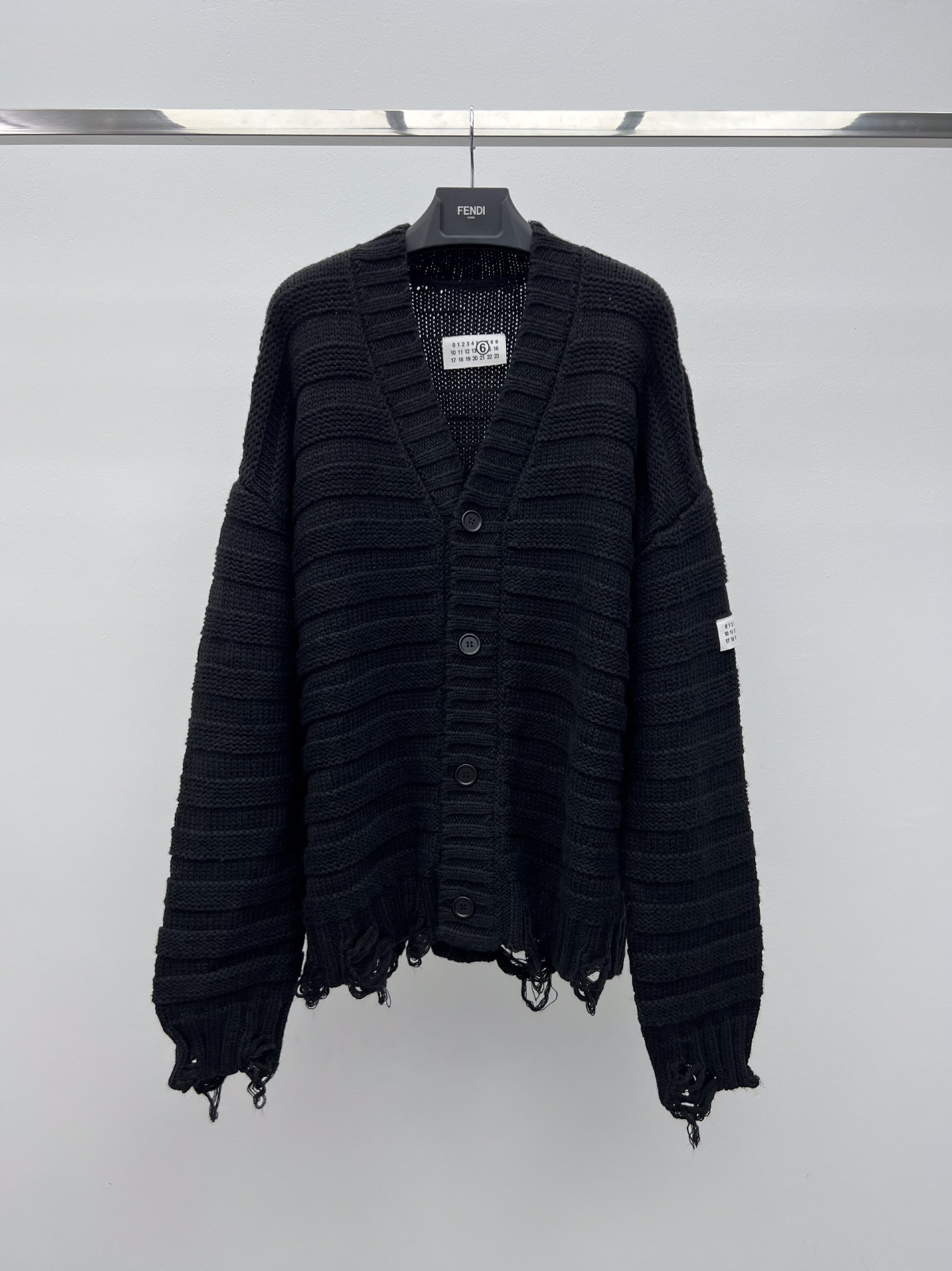 Maison margiel*破洞毛衣开衫秋冬新款条纹黑色开衫选用羊毛混纺面料材质经典v领宽松大版型剪裁