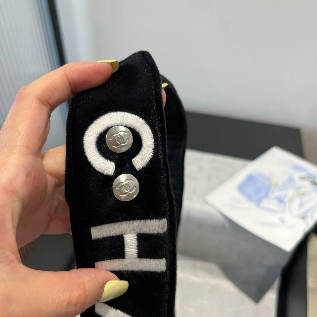 🆕

Chanel香奈儿新款空顶鸭舌帽