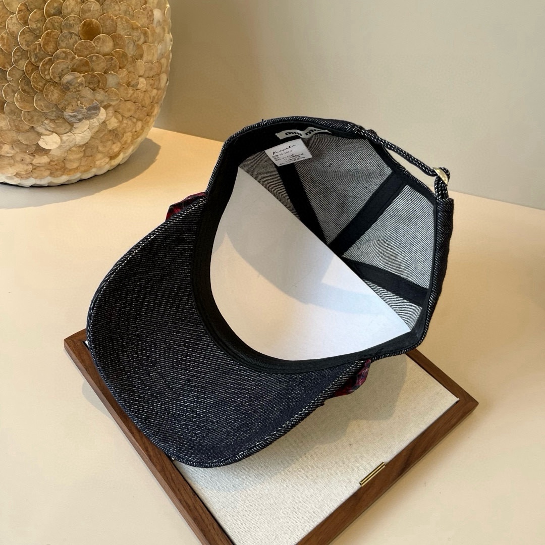 🆕

miumiu缪缪新款复古风鸭舌帽，高端大气，头围57cm