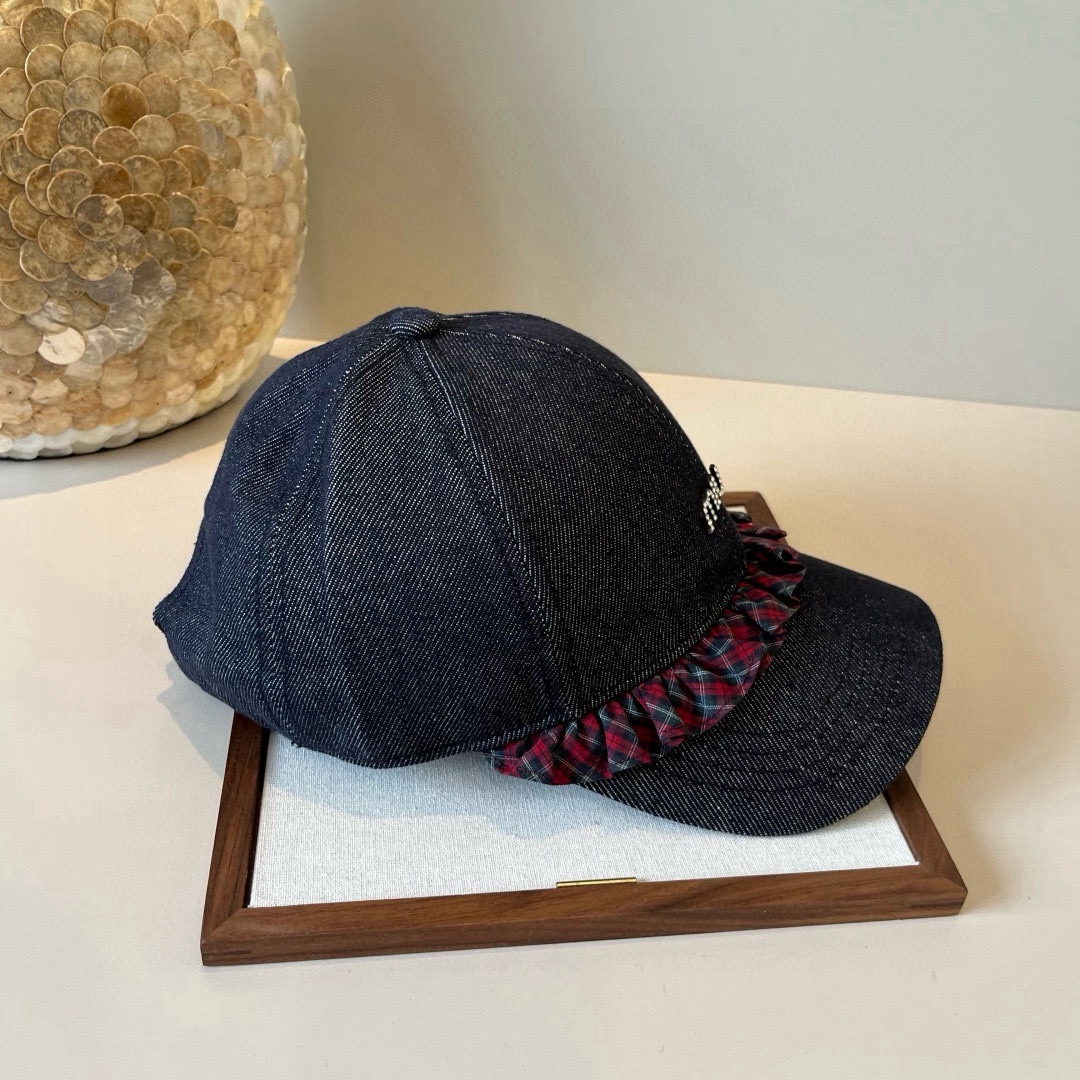 🆕

miumiu缪缪新款复古风鸭舌帽，高端大气，头围57cm