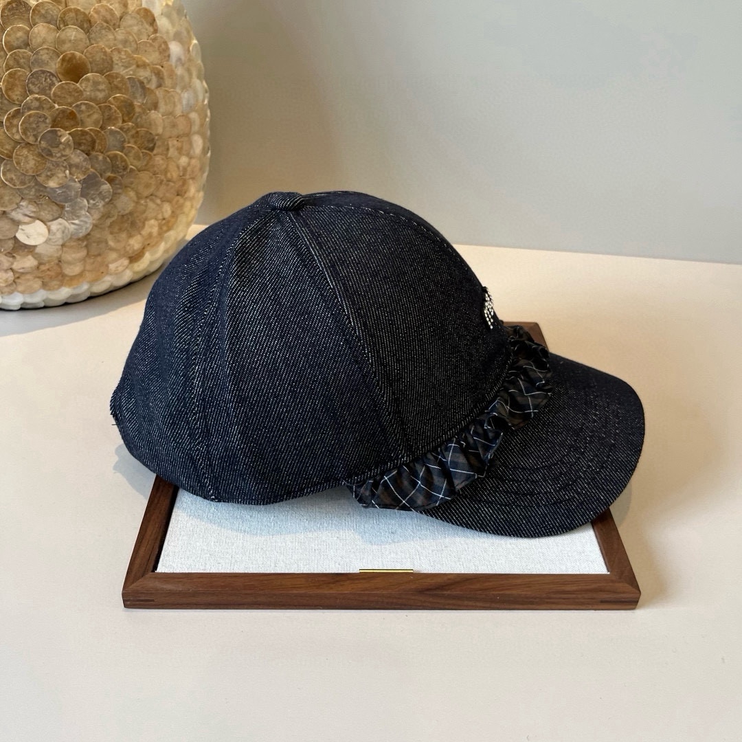 🆕

miumiu缪缪新款复古风鸭舌帽，高端大气，头围57cm