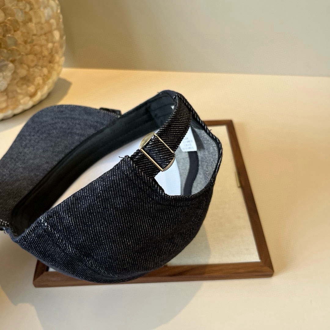 🆕

miumiu缪缪新款复古风鸭舌帽，高端大气，头围57cm