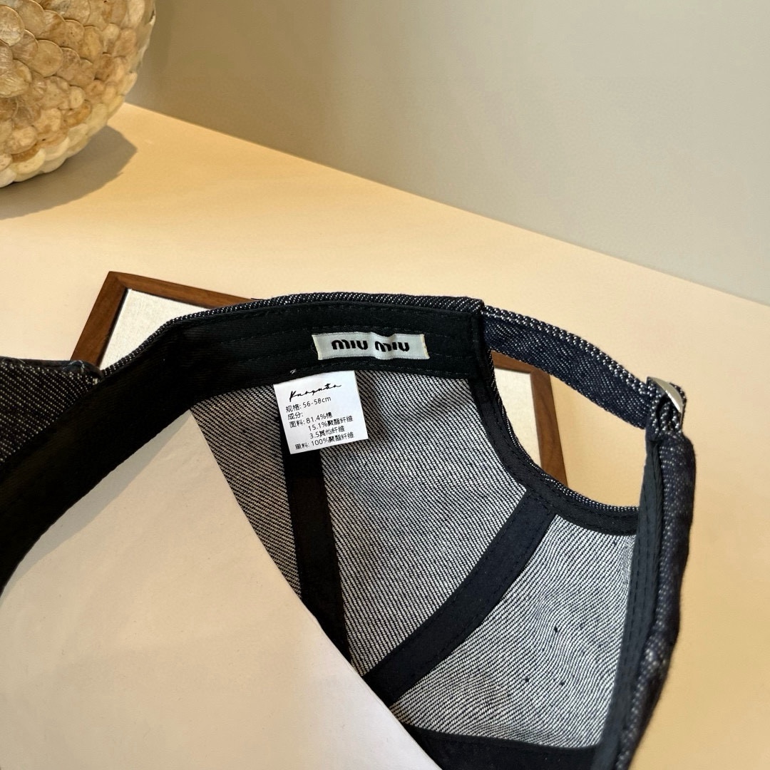 🆕

miumiu缪缪新款复古风鸭舌帽，高端大气，头围57cm