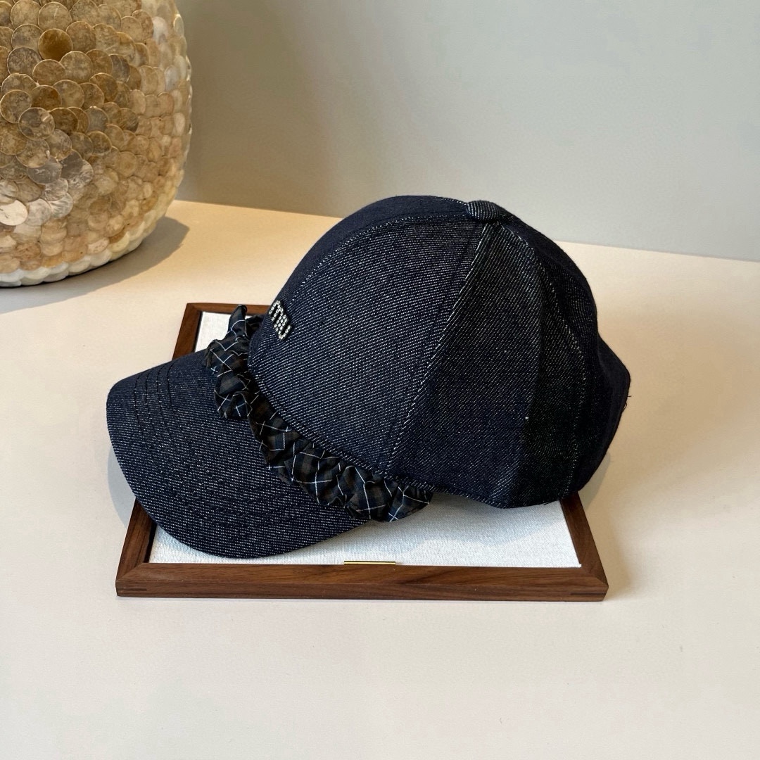 🆕

miumiu缪缪新款复古风鸭舌帽，高端大气，头围57cm