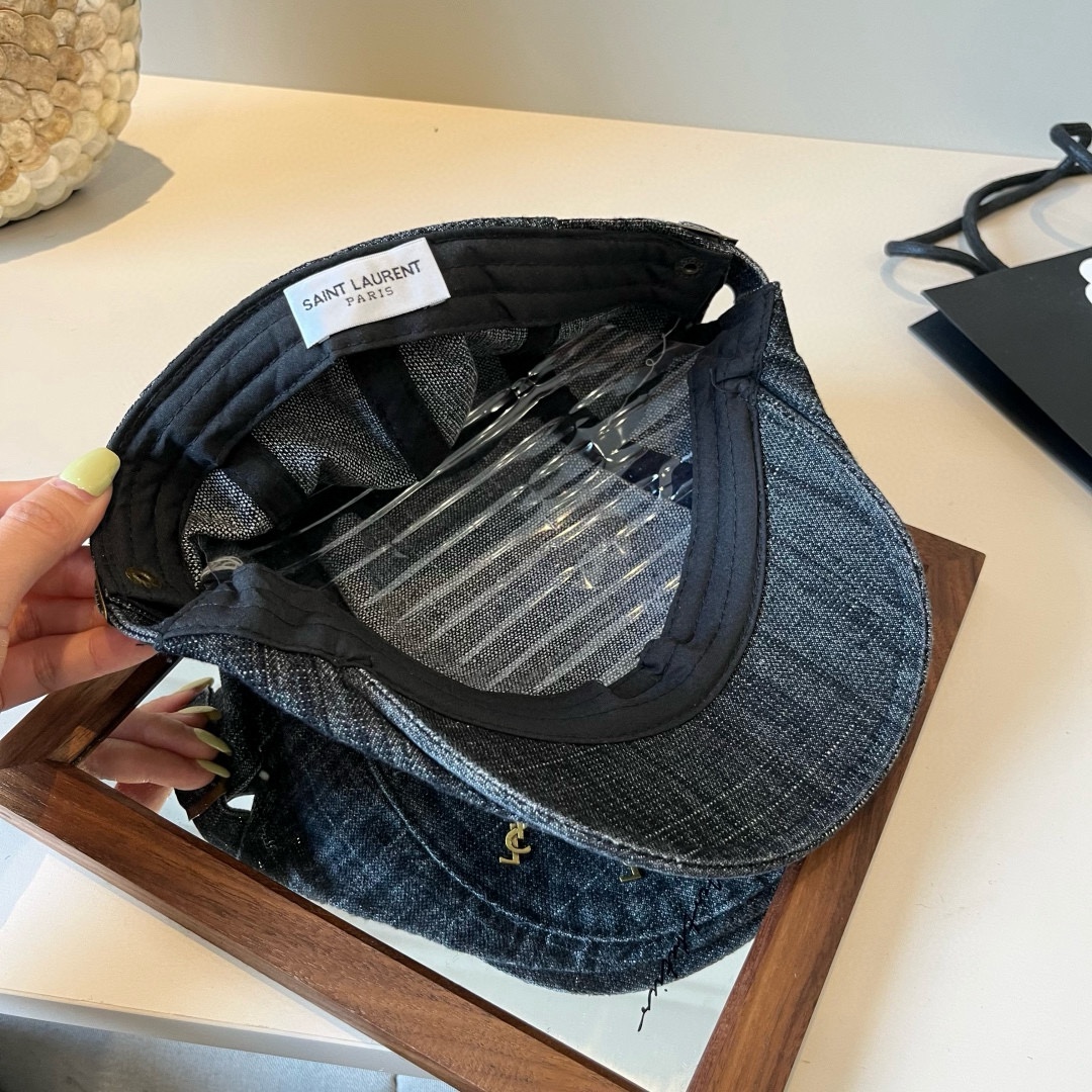 🆕

圣罗兰复古风前进鸭舌帽，高级百搭，头围57cm