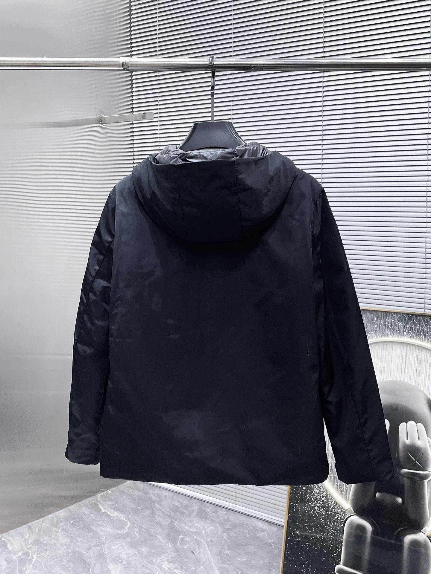 P460  始祖鸟  2025秋冬新款连帽羽绒服外套，爆款来袭，高版本。内充90绒，蓬松又保暖，品相超级好。进口防风防雨面料，软糯亲肤，抗皱不沾灰，立挺有型，时尚绝绝子；奢华有型，辨识度极高；一眼就能看到的好品质。适合凹各种造型，内搭随意，时尚感爆棚。码数 M-XXL  码数偏大  175.140穿M   xxl可穿200斤