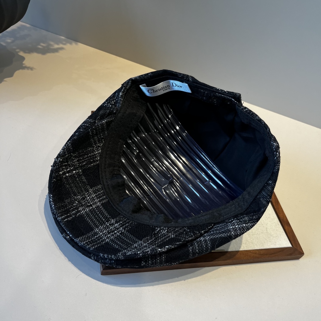 🆕

Dior迪奥新款鸭舌前进帽，头围58cm