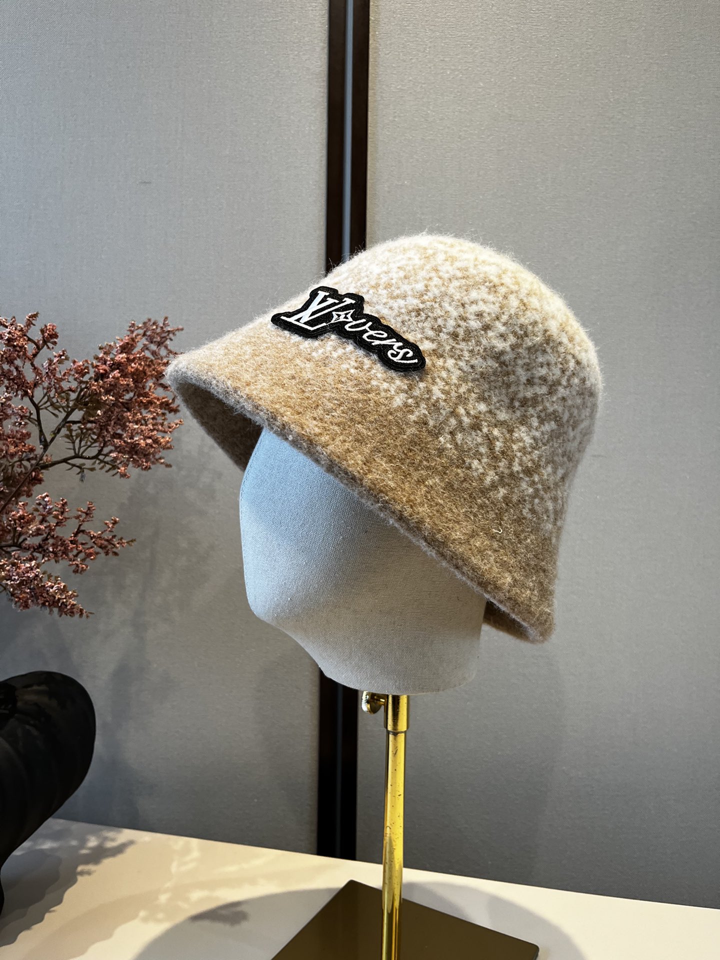 🆕

Lv路易斯新款羊毛渔夫帽