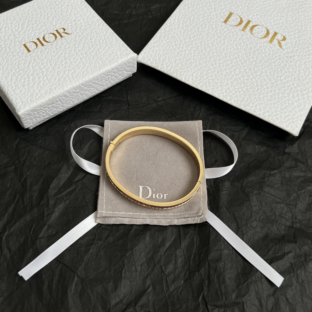 【】👑Dior 迪奥 中古 手镯 专柜一致上新 精选原版一致 黄铜材质 甜美气质高雅。