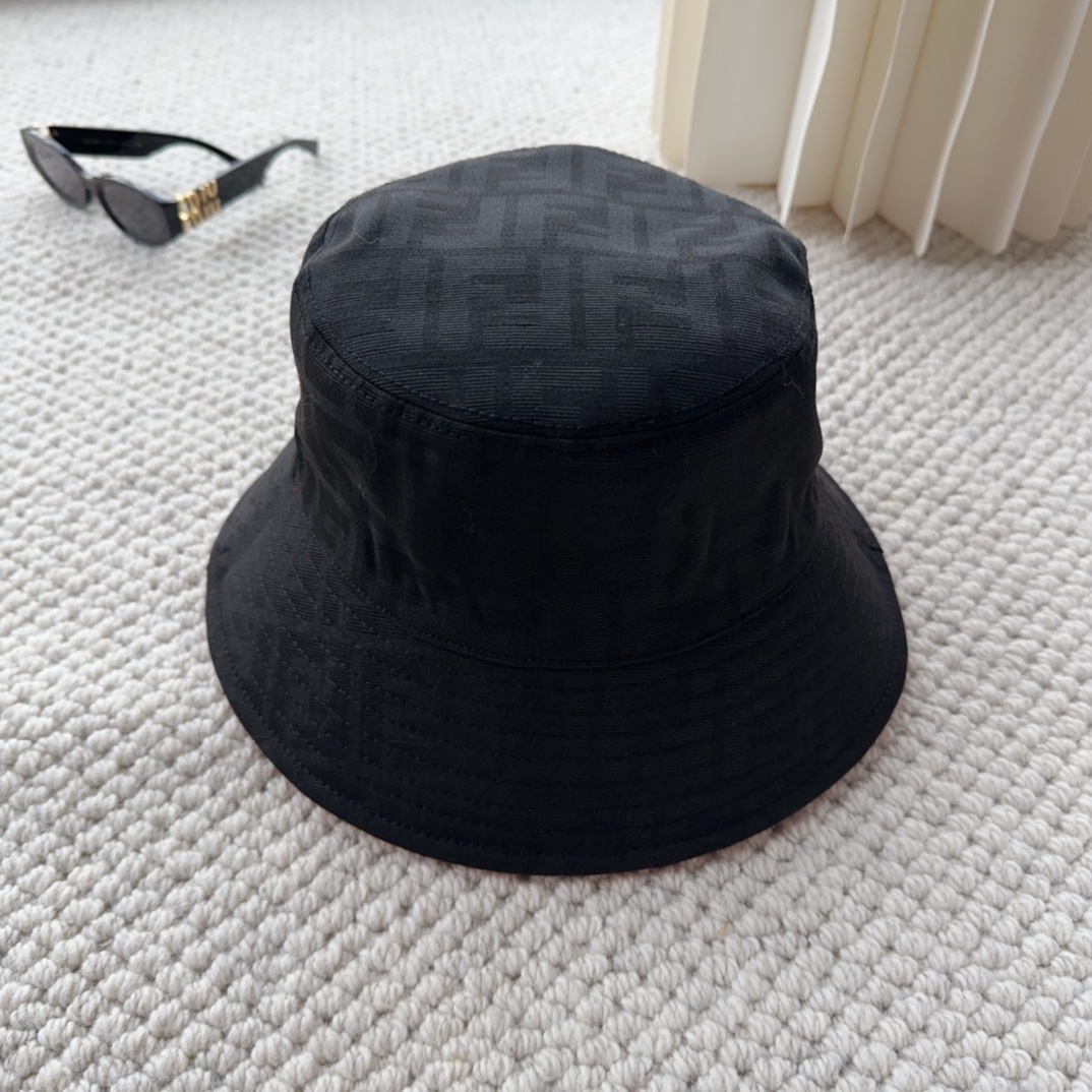 NO:363500,FENDI Presbyterian alphabet fisherman hat, FD's presbyterian fisherman hat is really fashionable, super popular early spring fisherman hat, the hottest style, fashionable and versatile, worn all year round, great clothes, hat, straw hat, fisherman hat, baseball hat, knit hat, hat, fendi, fendi, espadrilles, hatsFENDI 芬迪 老花字母渔夫帽,FD的老花渔夫帽真的很洋气,超火爆的早春渔夫帽,看到收的爆款 时尚百搭 一年四季戴 巨好搭衣服帽子草帽渔夫帽棒球帽针织帽,帽子,fendi,fendi,espadrilles,hats,hat